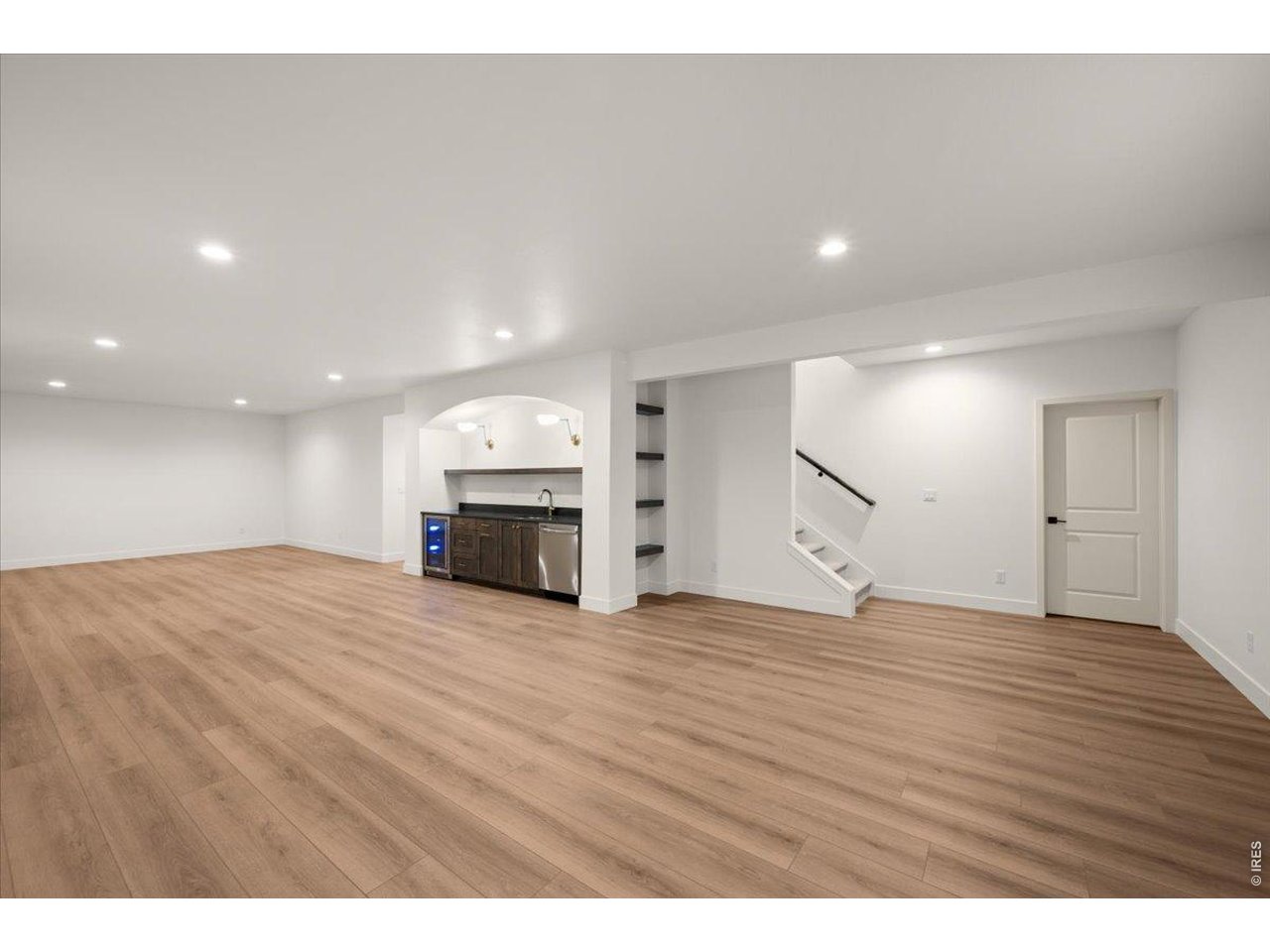 1420 S Gardenia Dr