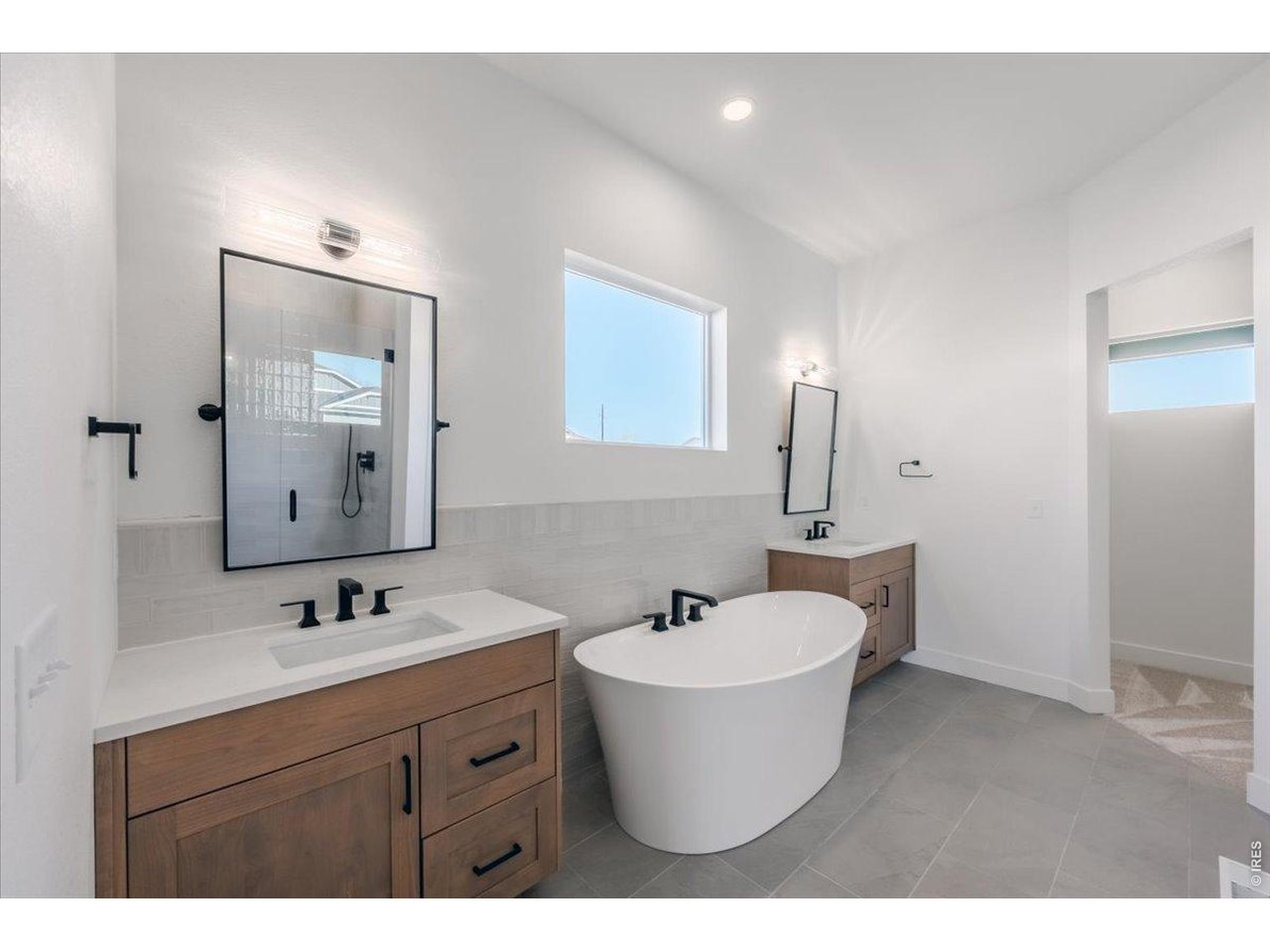 863 Clydesdale Dr