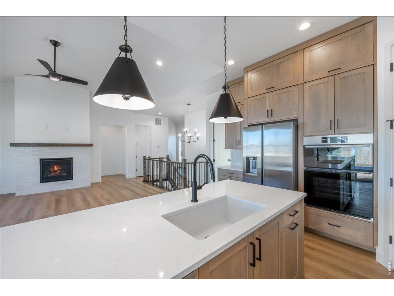 863 Clydesdale Dr