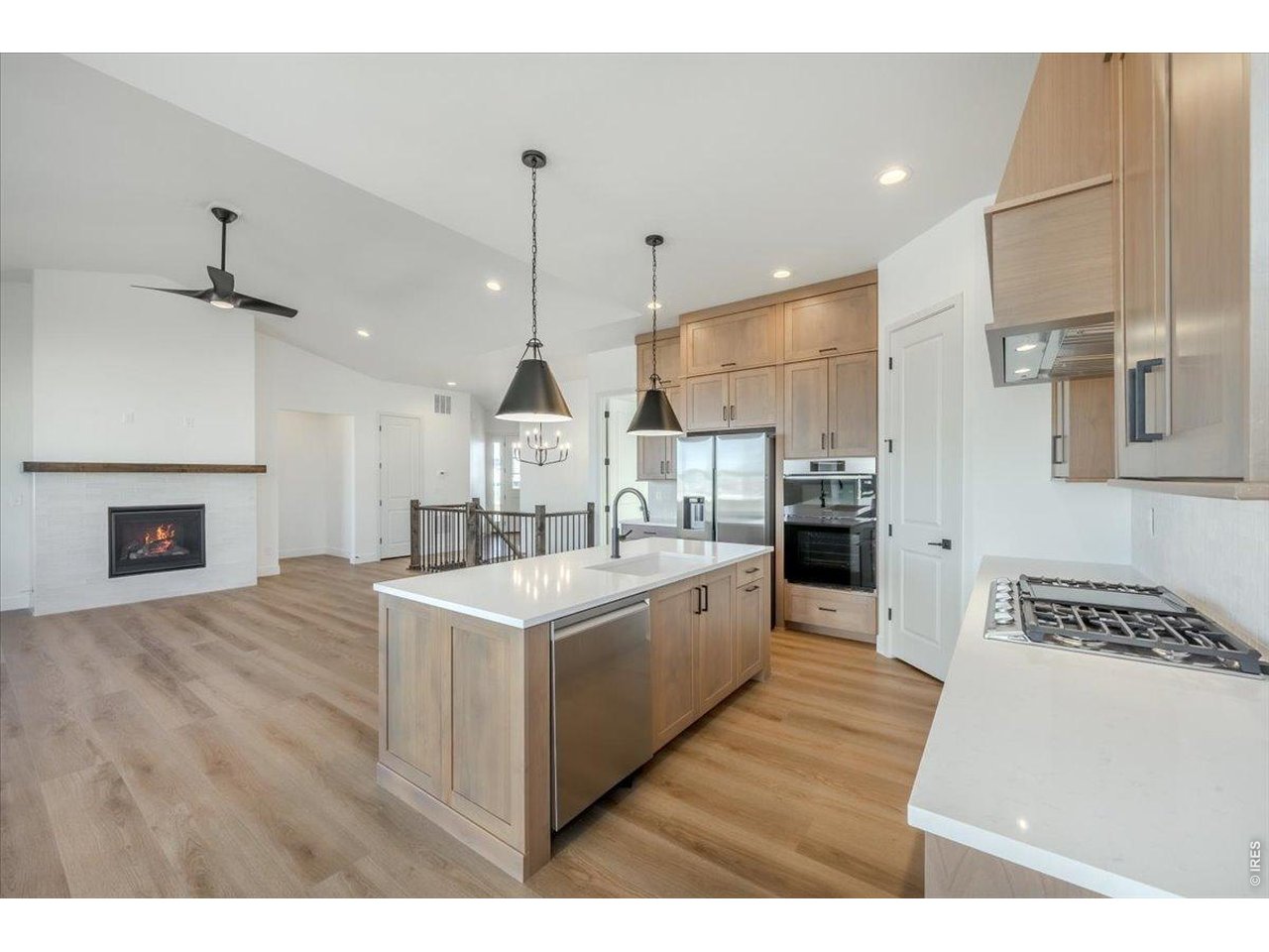 863 Clydesdale Dr