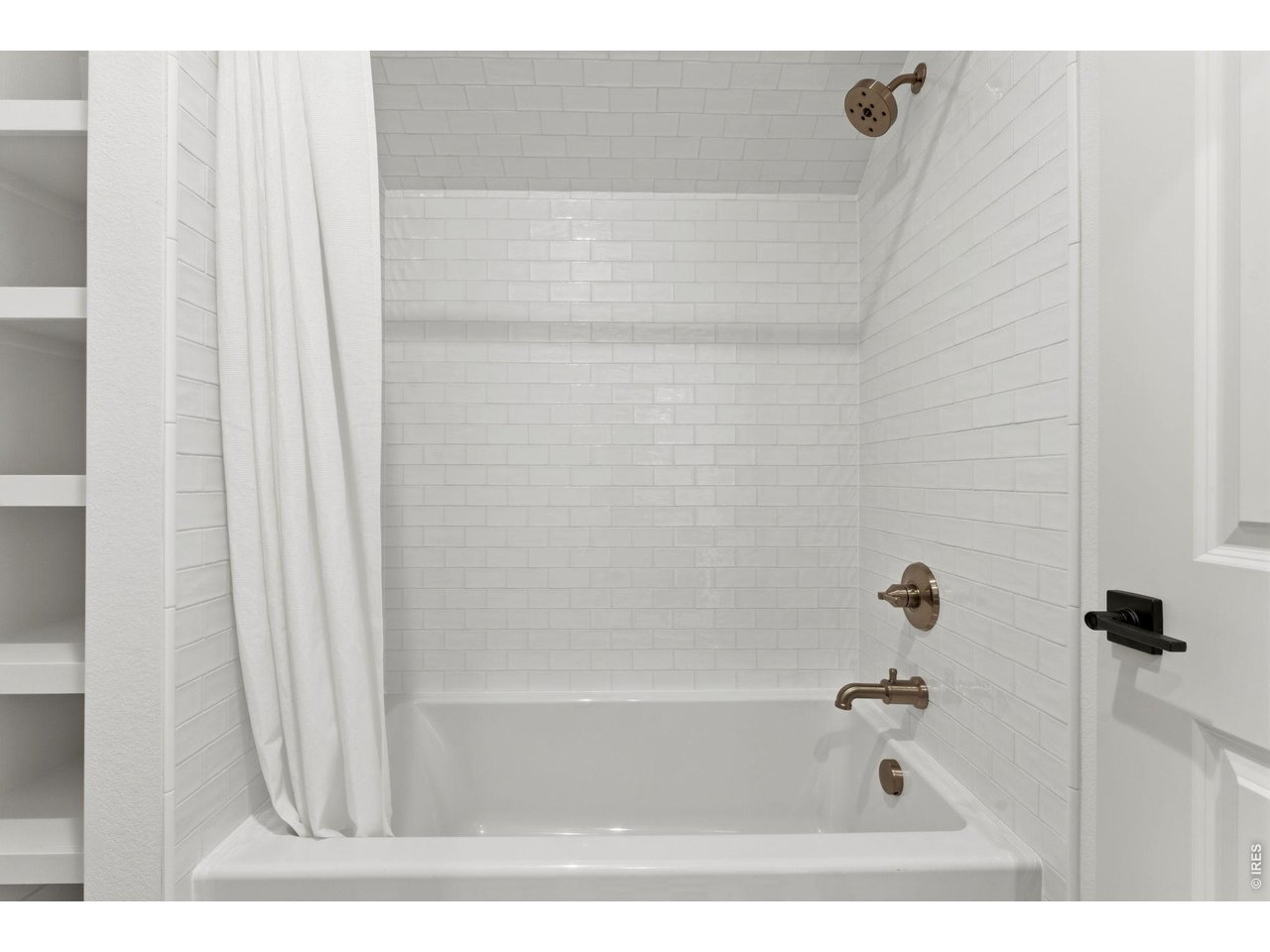 37 Boxwood Dr