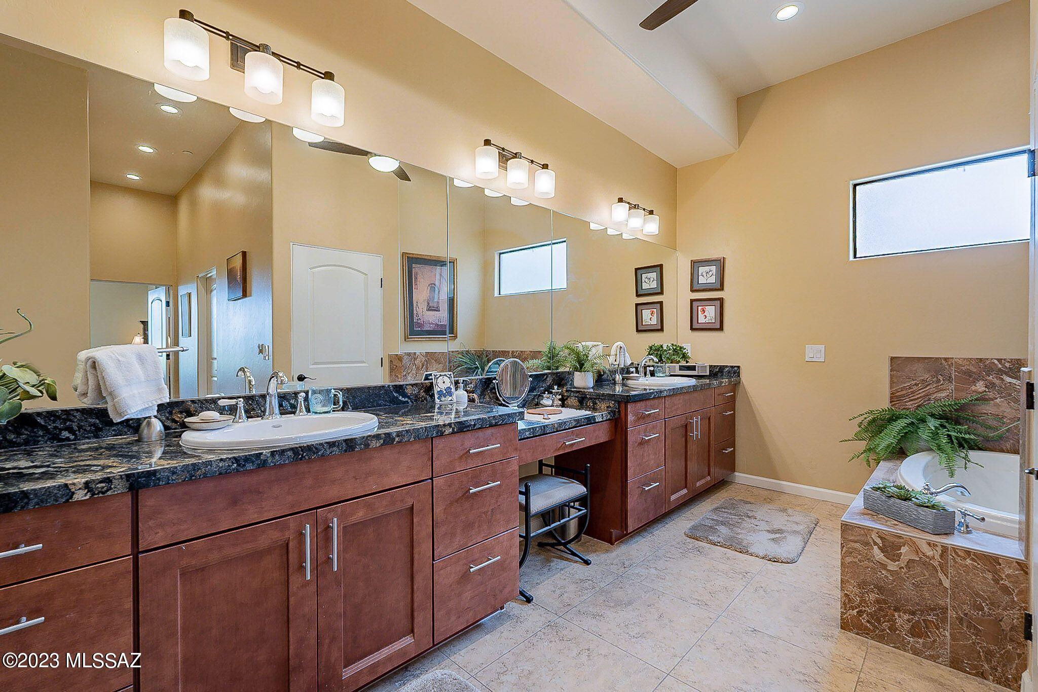 1575 N Fern Cliffs Court