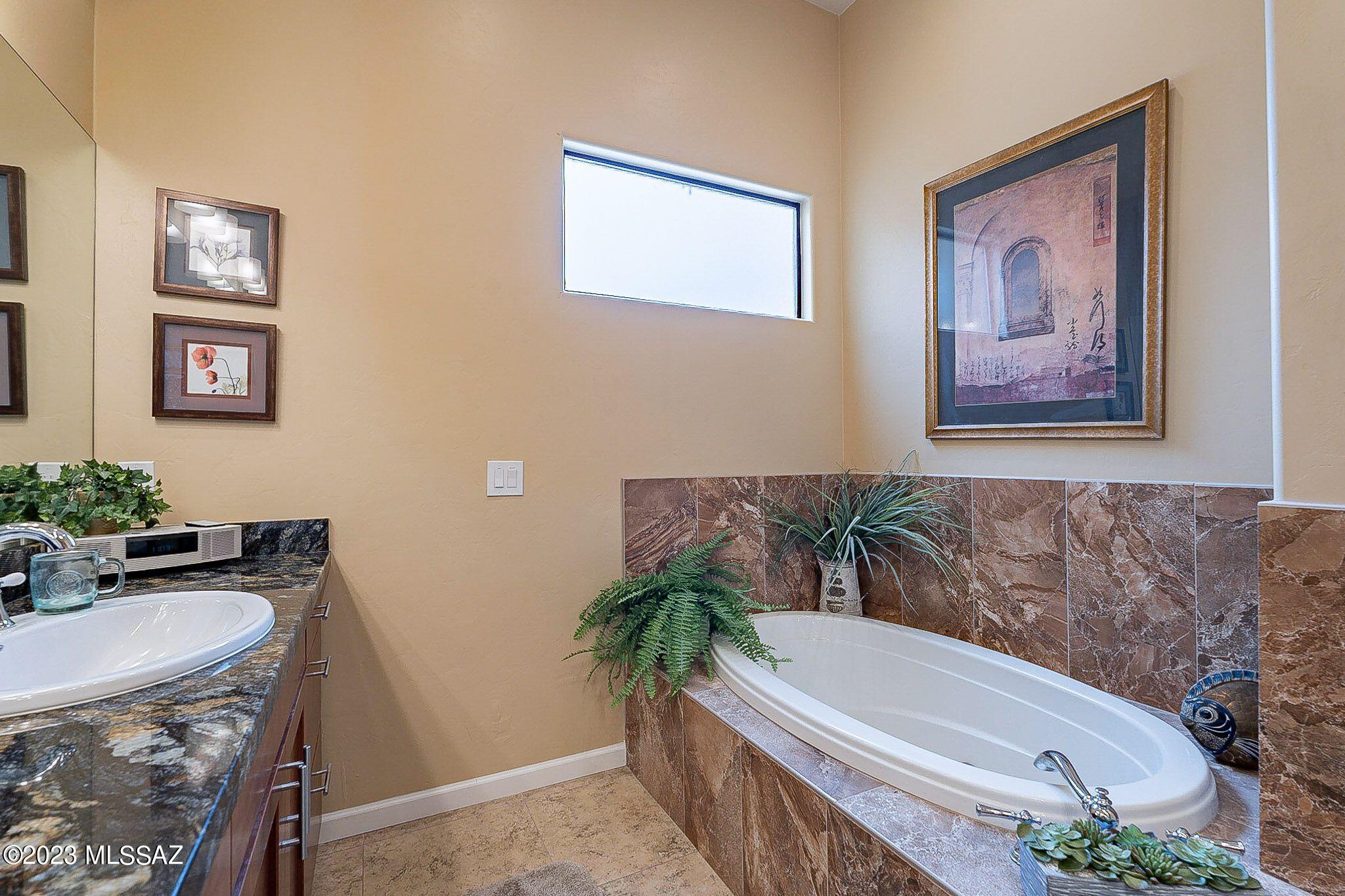 1575 N Fern Cliffs Court