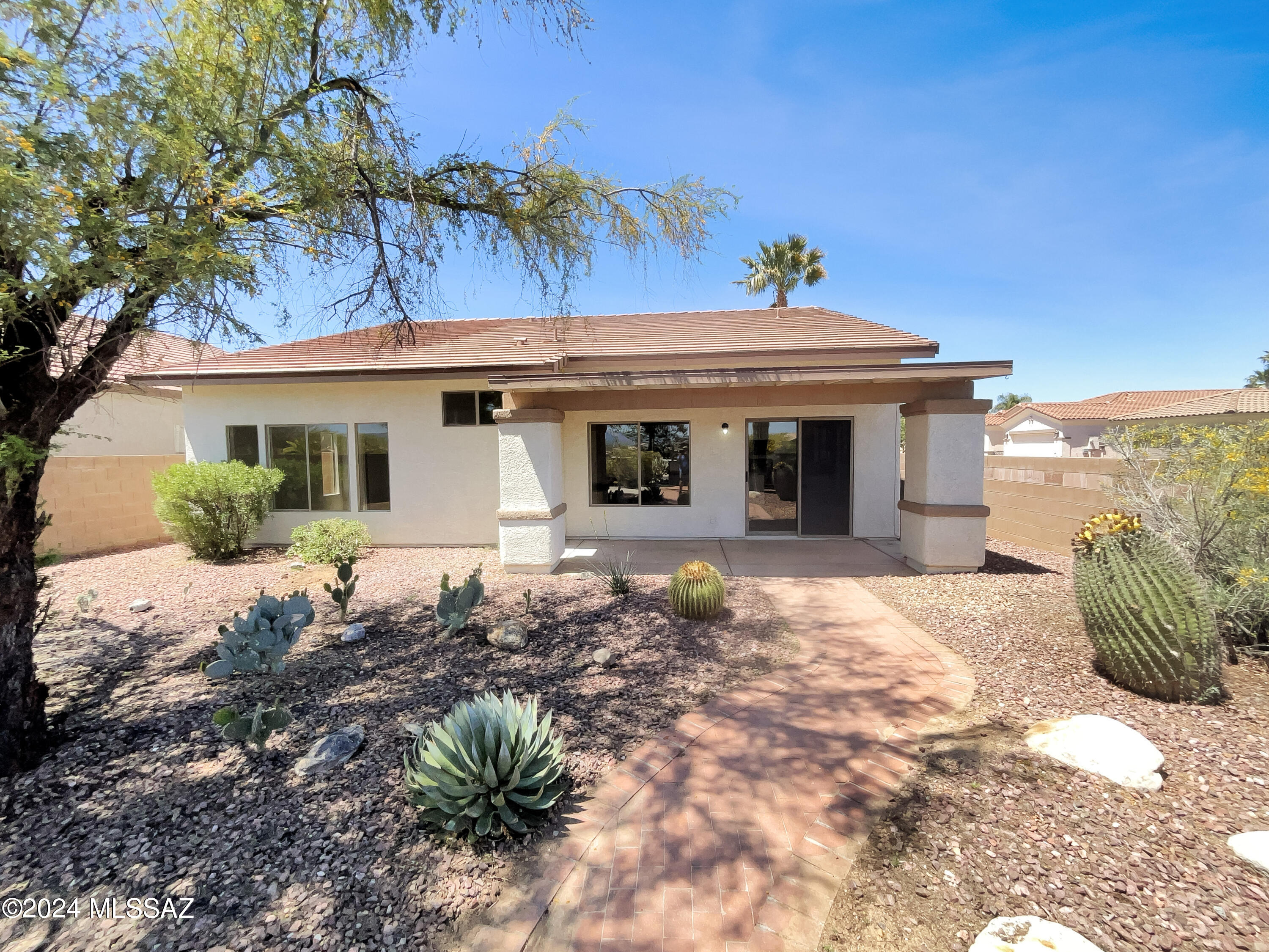 2324 Avenida Del Petalo