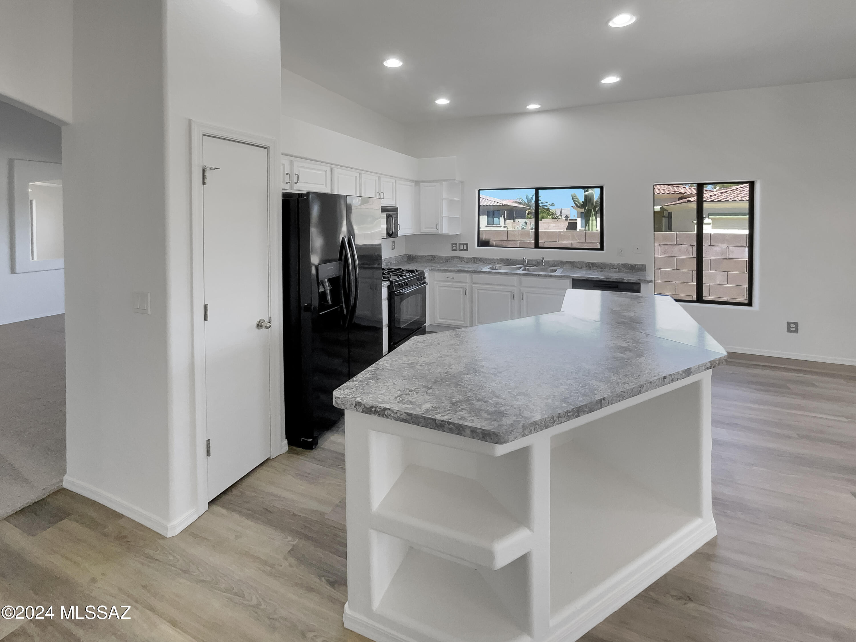 2324 Avenida Del Petalo