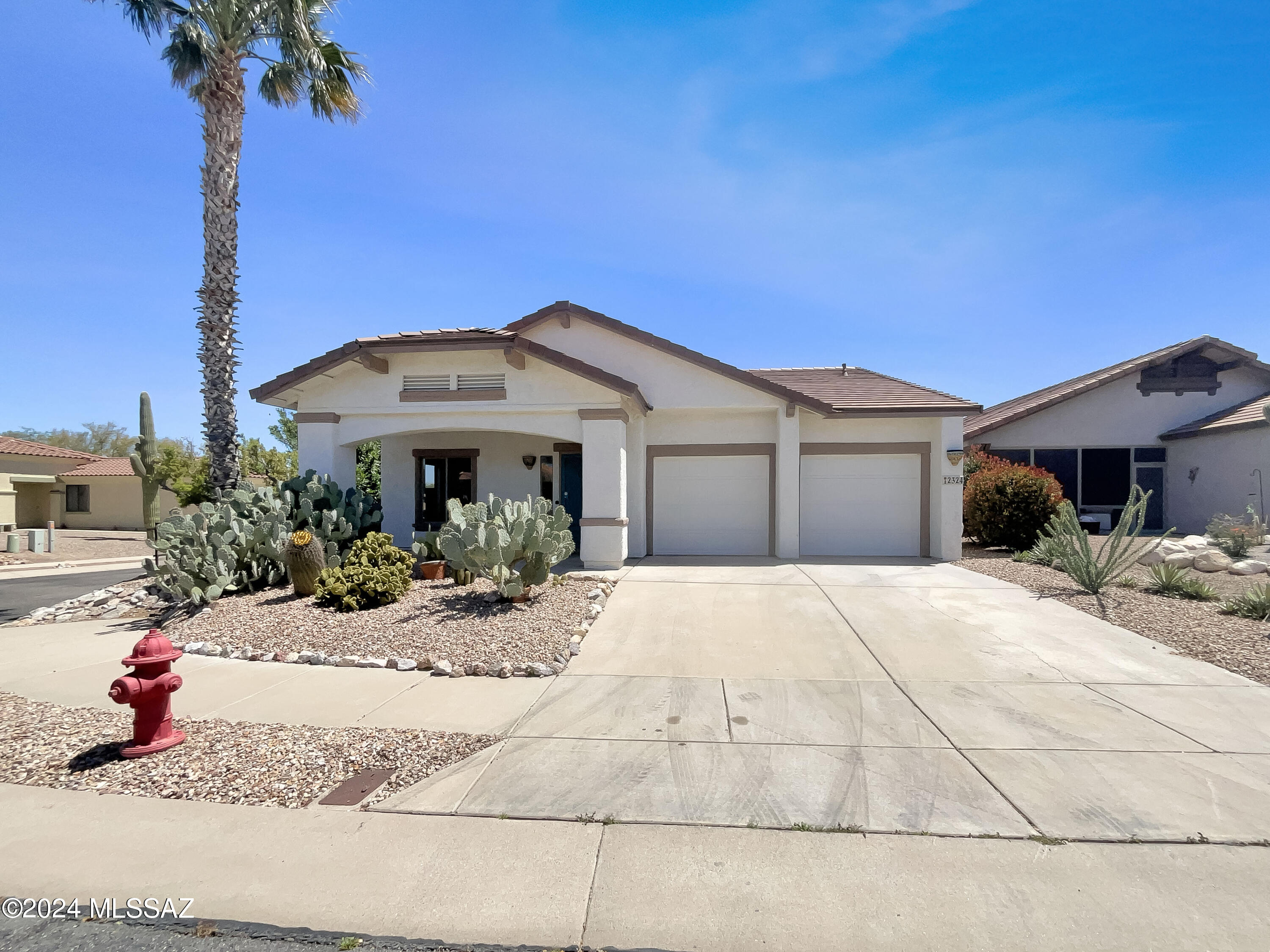 2324 Avenida Del Petalo