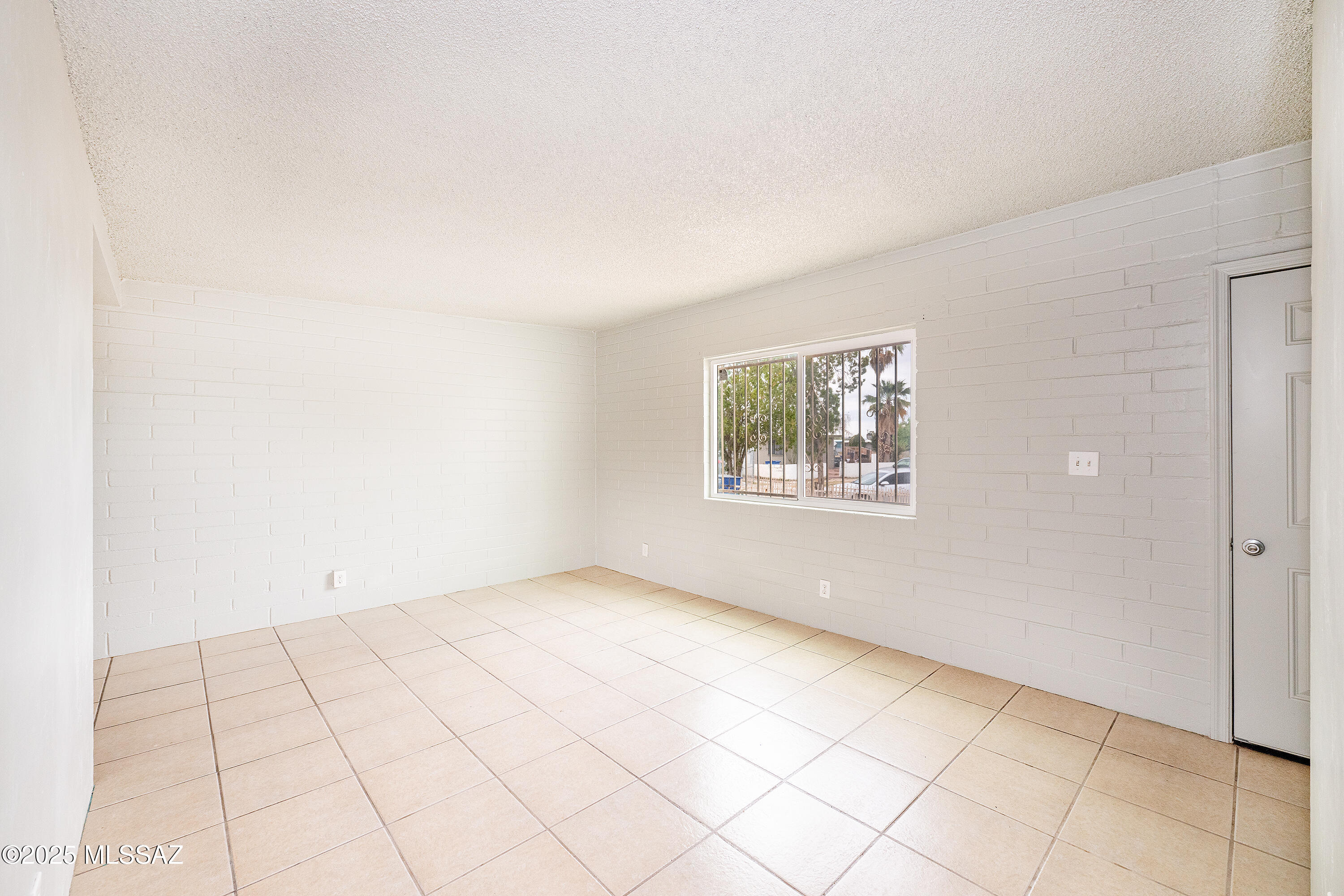 2338 E Parkside Drive