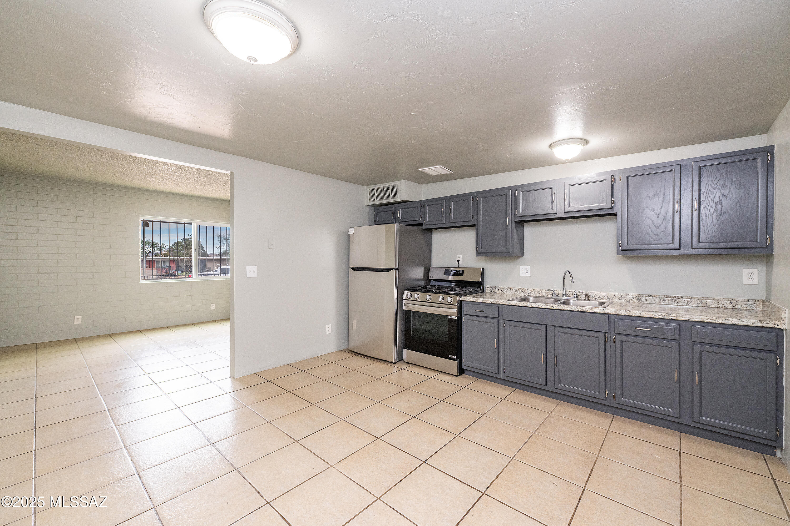 2338 E Parkside Drive