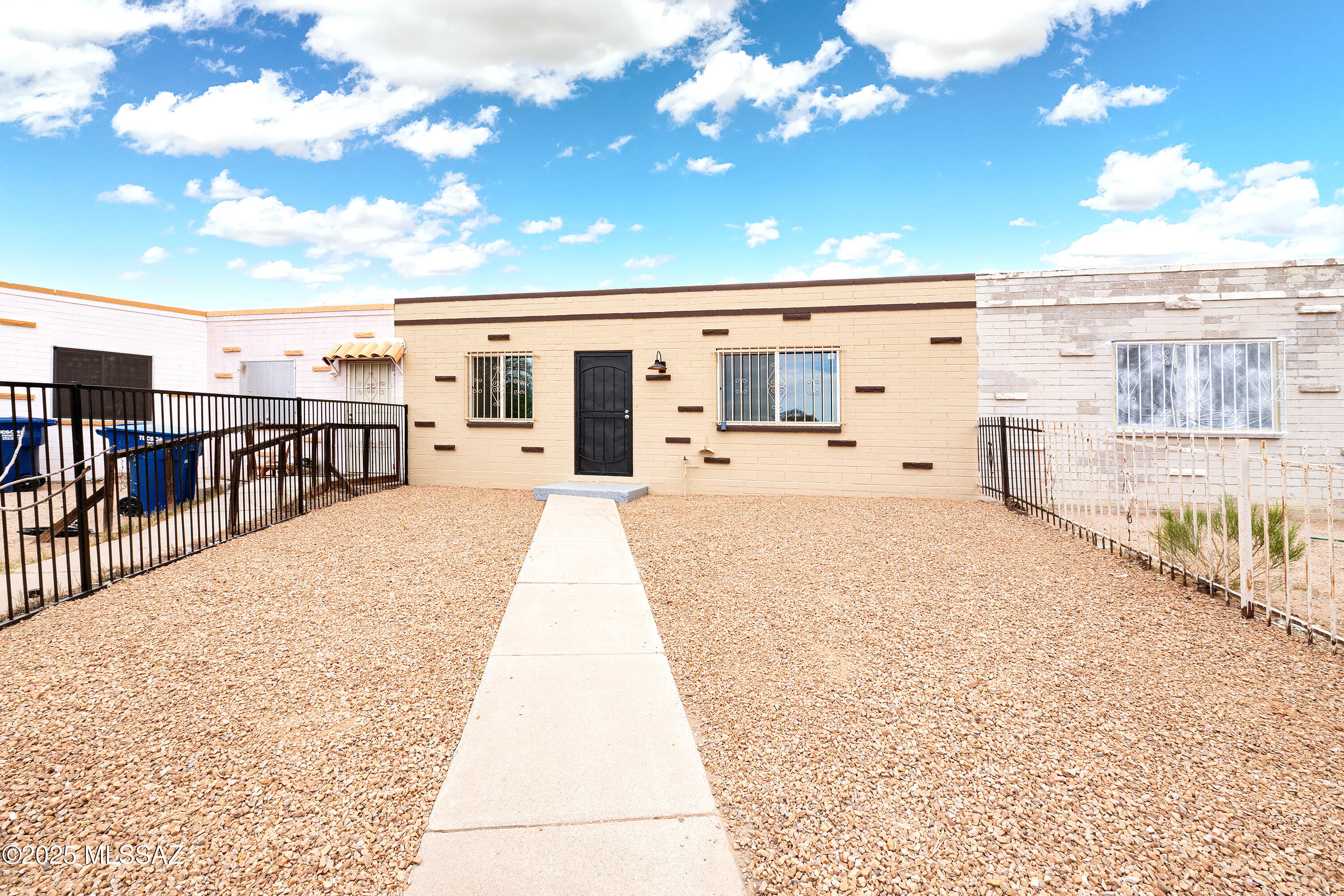 2338 E Parkside Drive