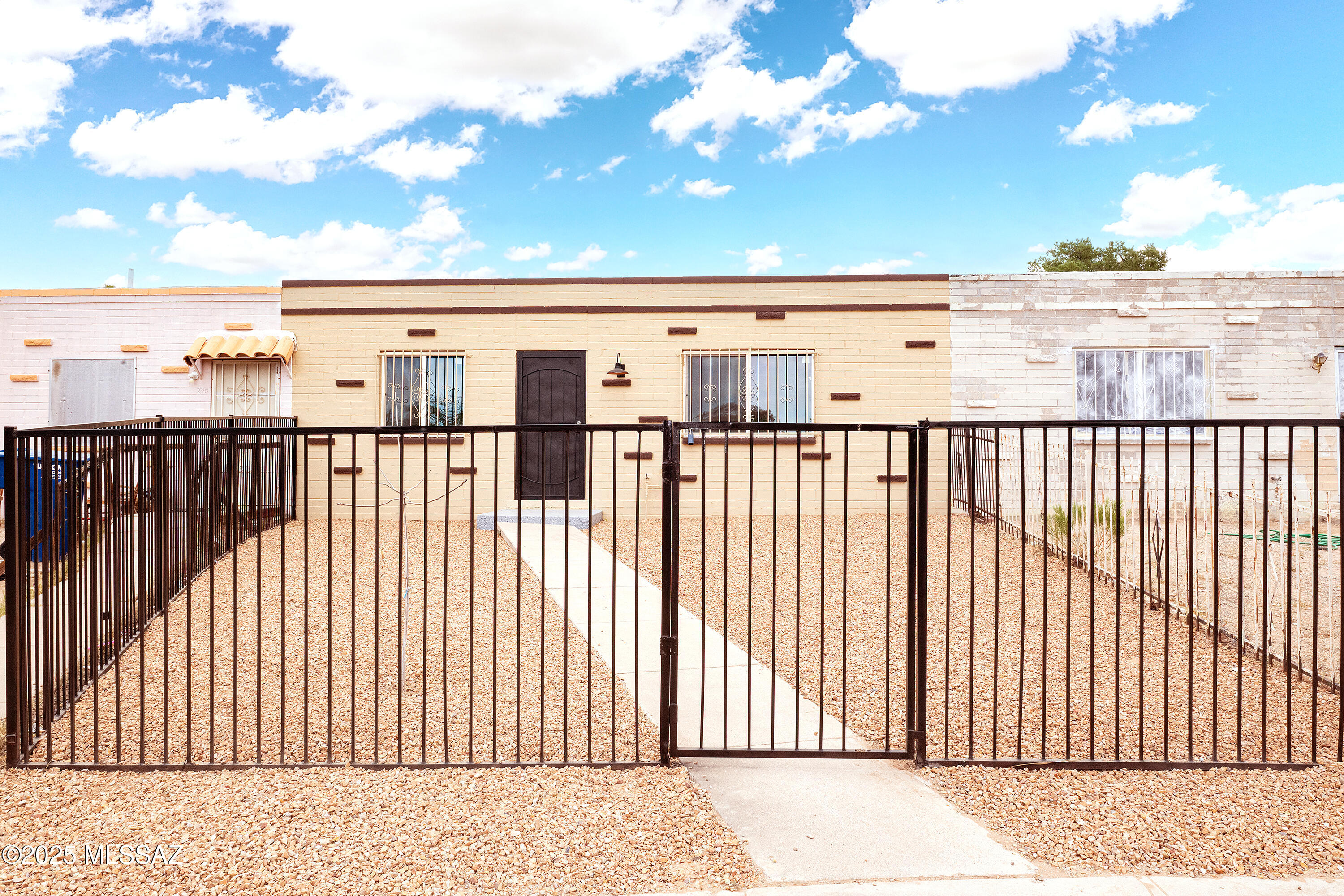 2338 E Parkside Drive