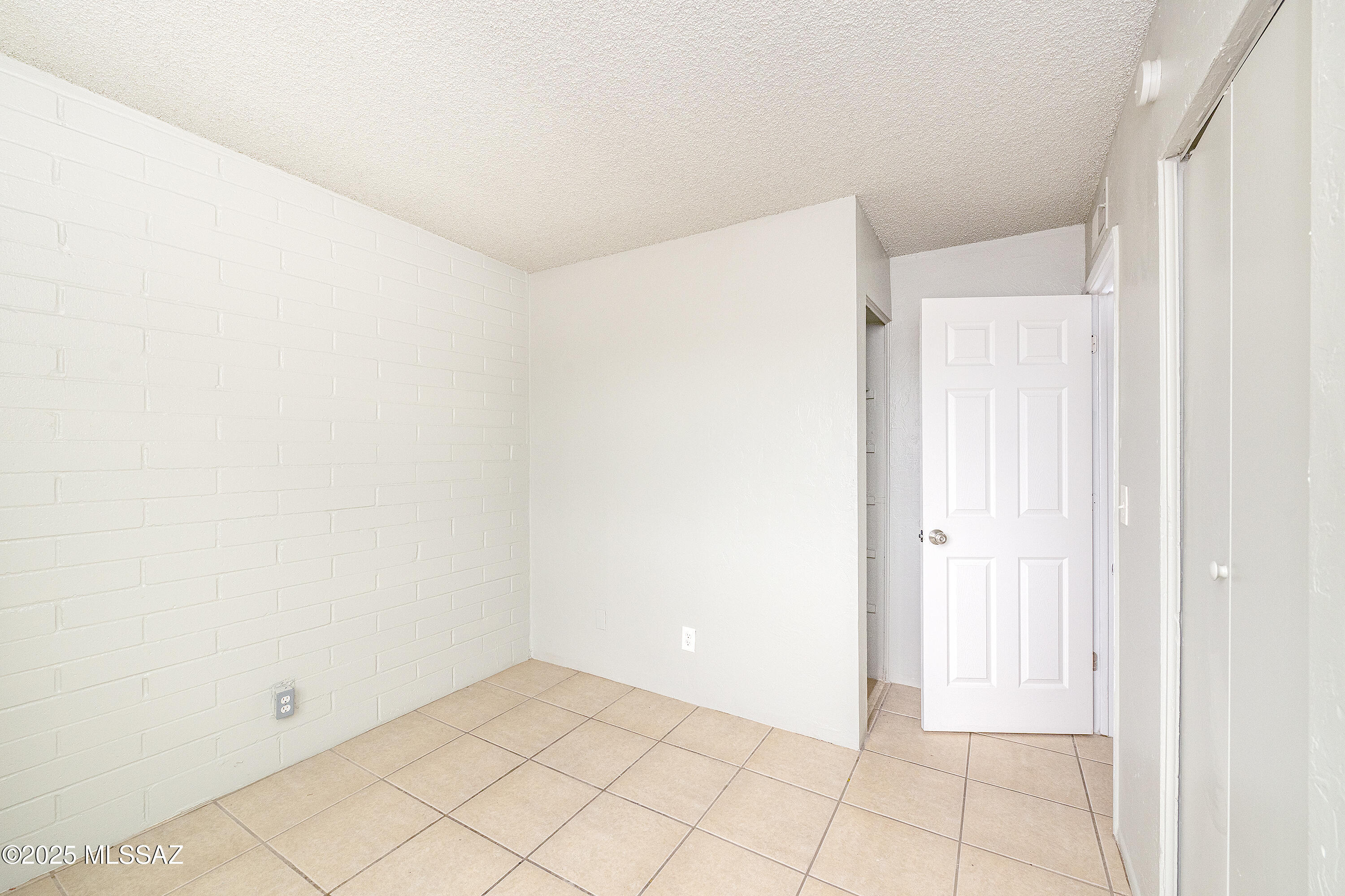 2338 E Parkside Drive