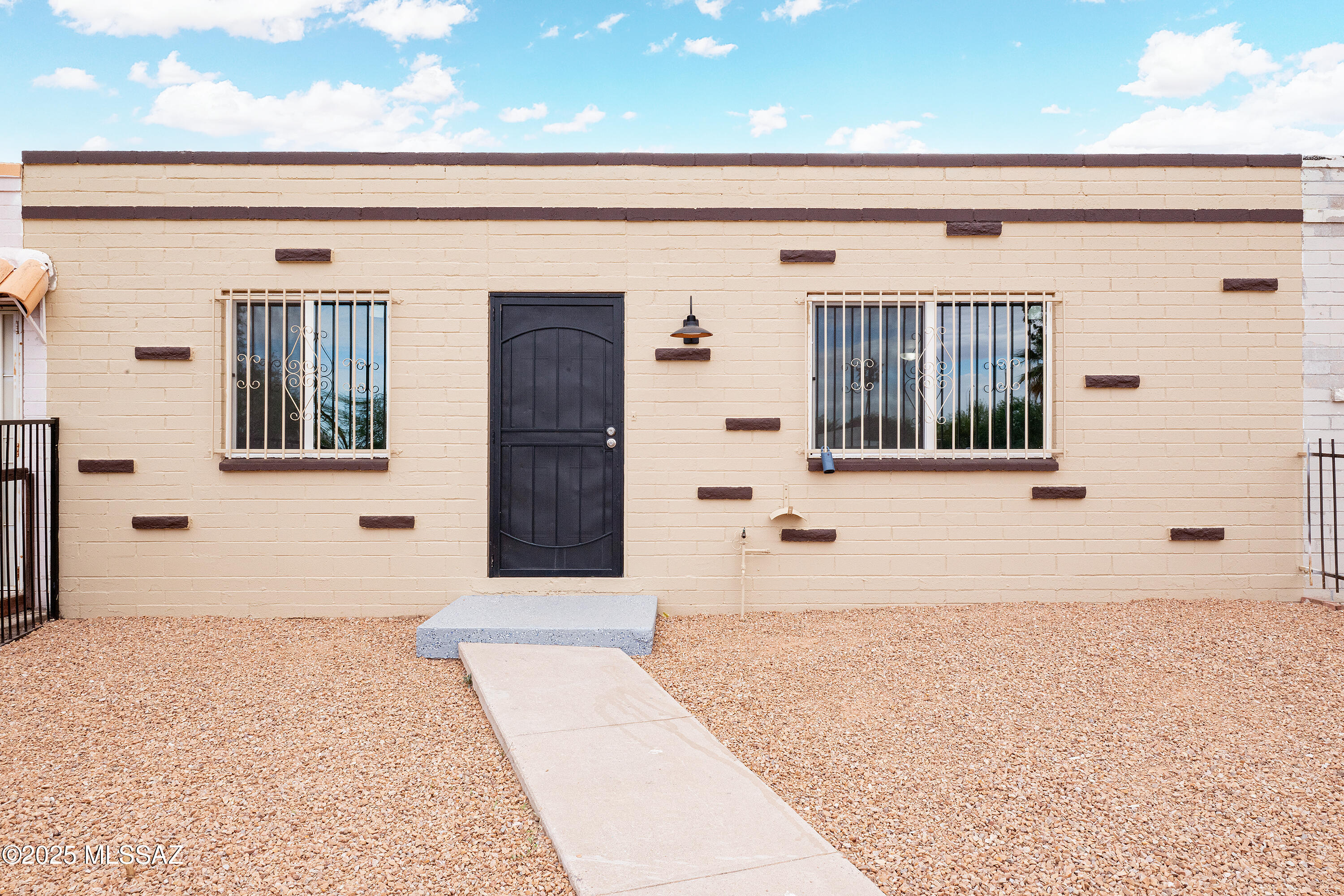 2338 E Parkside Drive