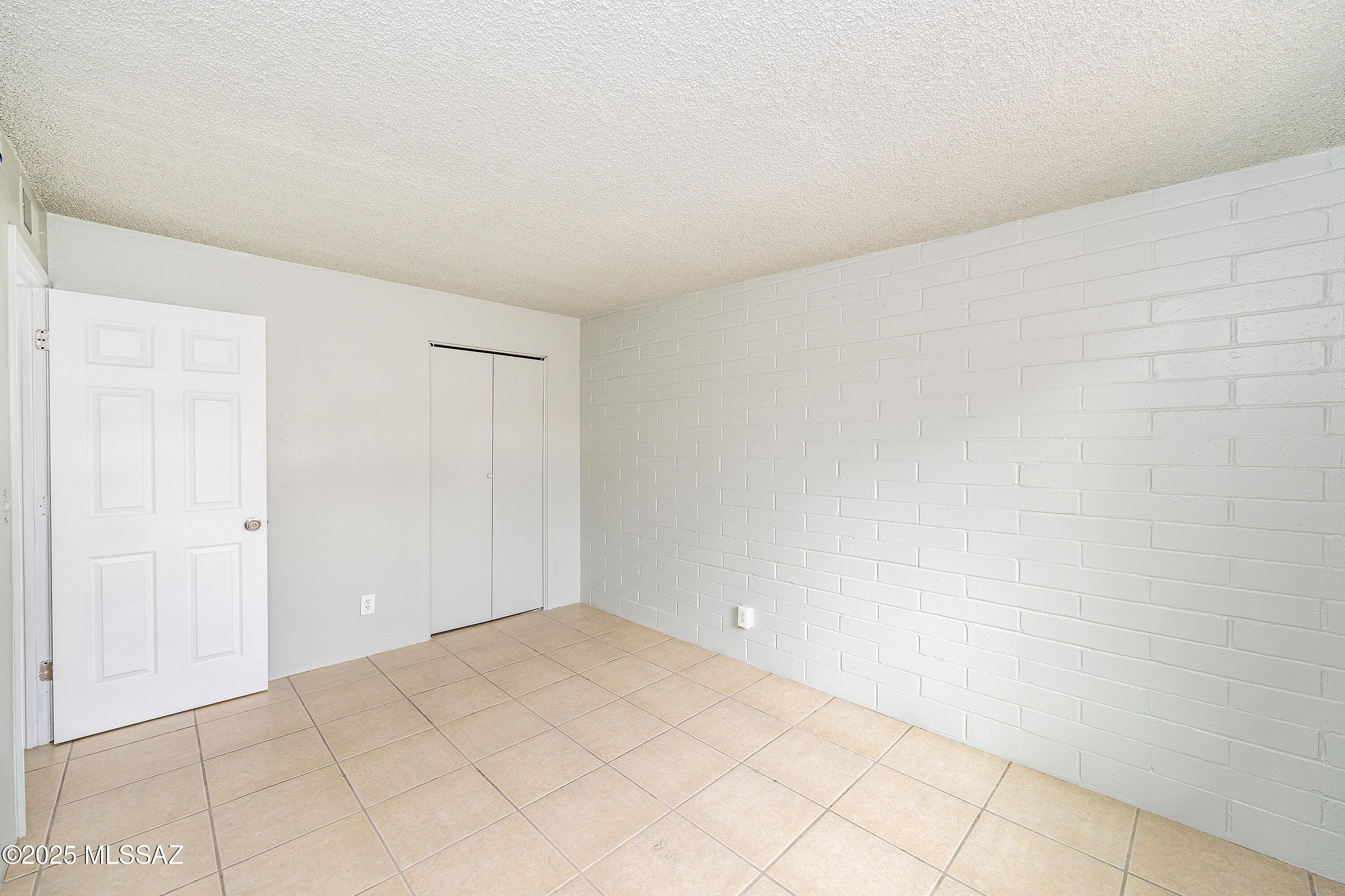 2338 E Parkside Drive