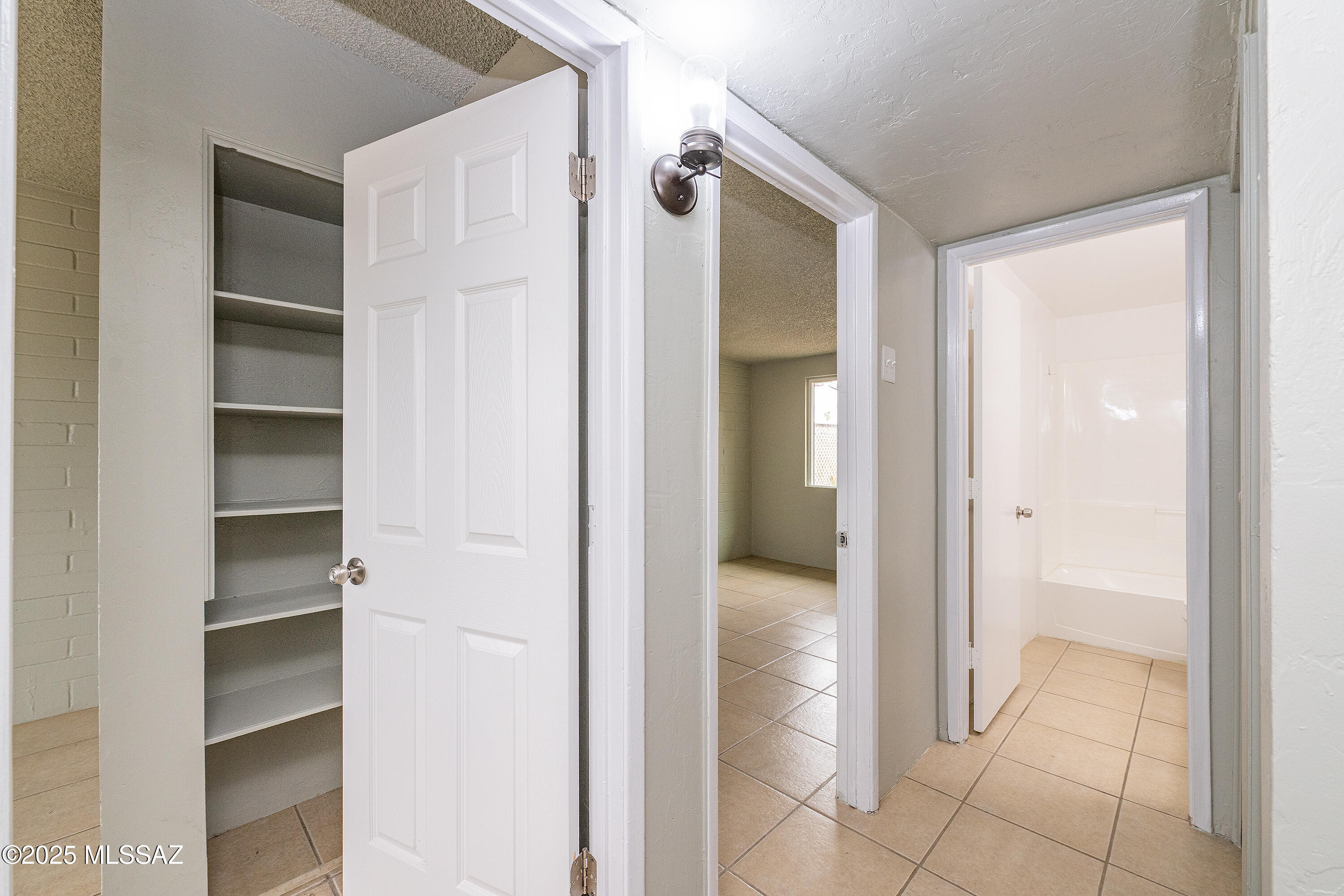 2338 E Parkside Drive