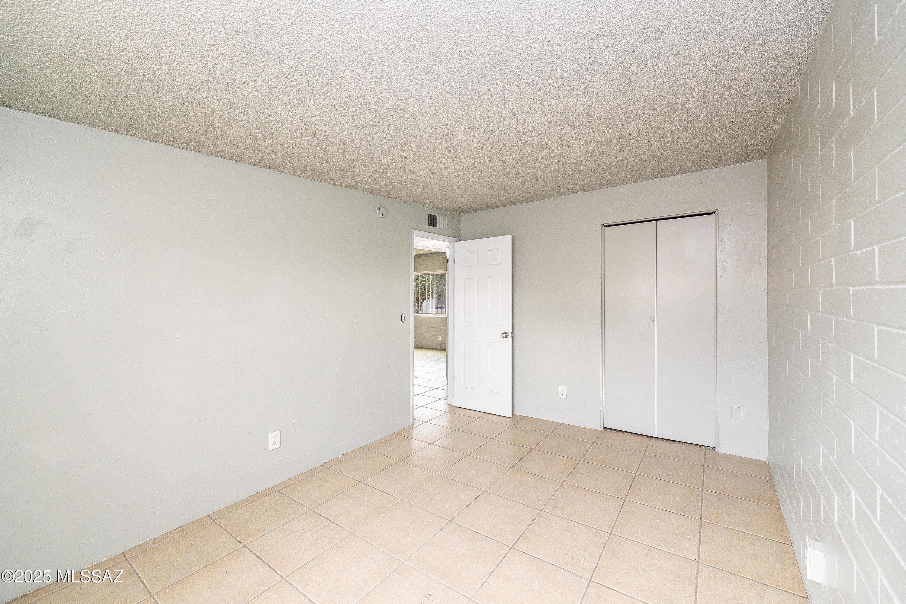 2338 E Parkside Drive