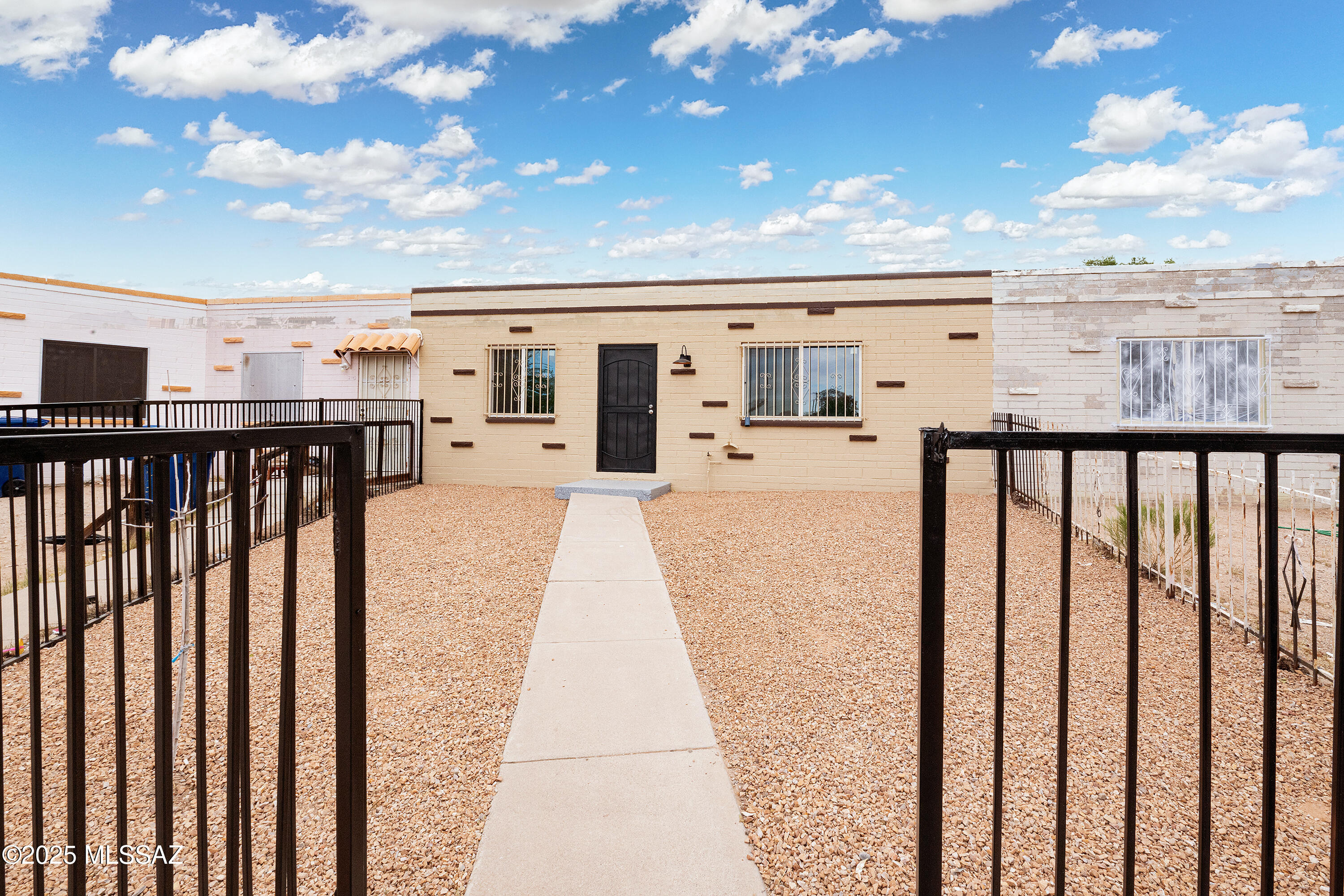 2338 E Parkside Drive