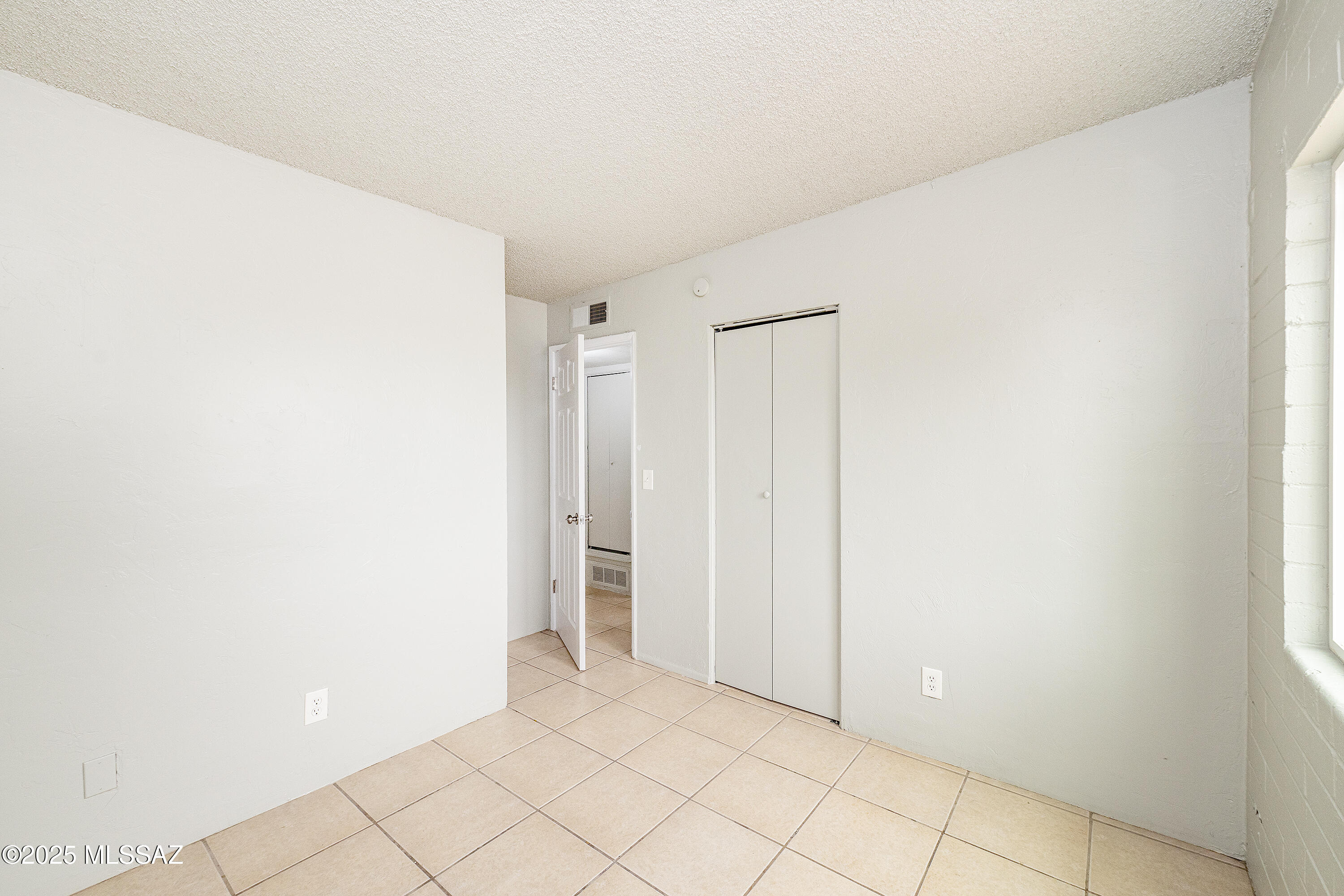 2338 E Parkside Drive