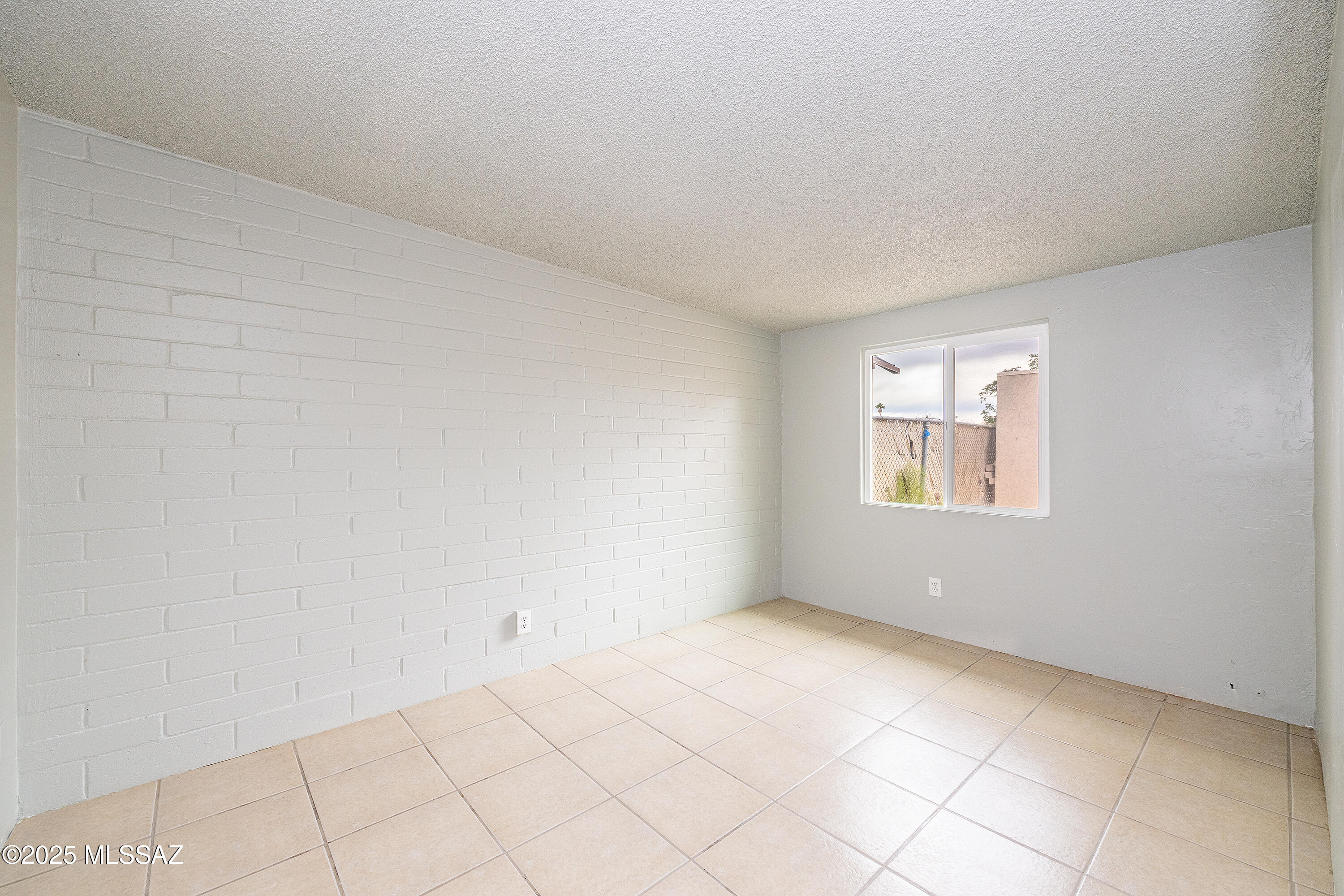 2338 E Parkside Drive