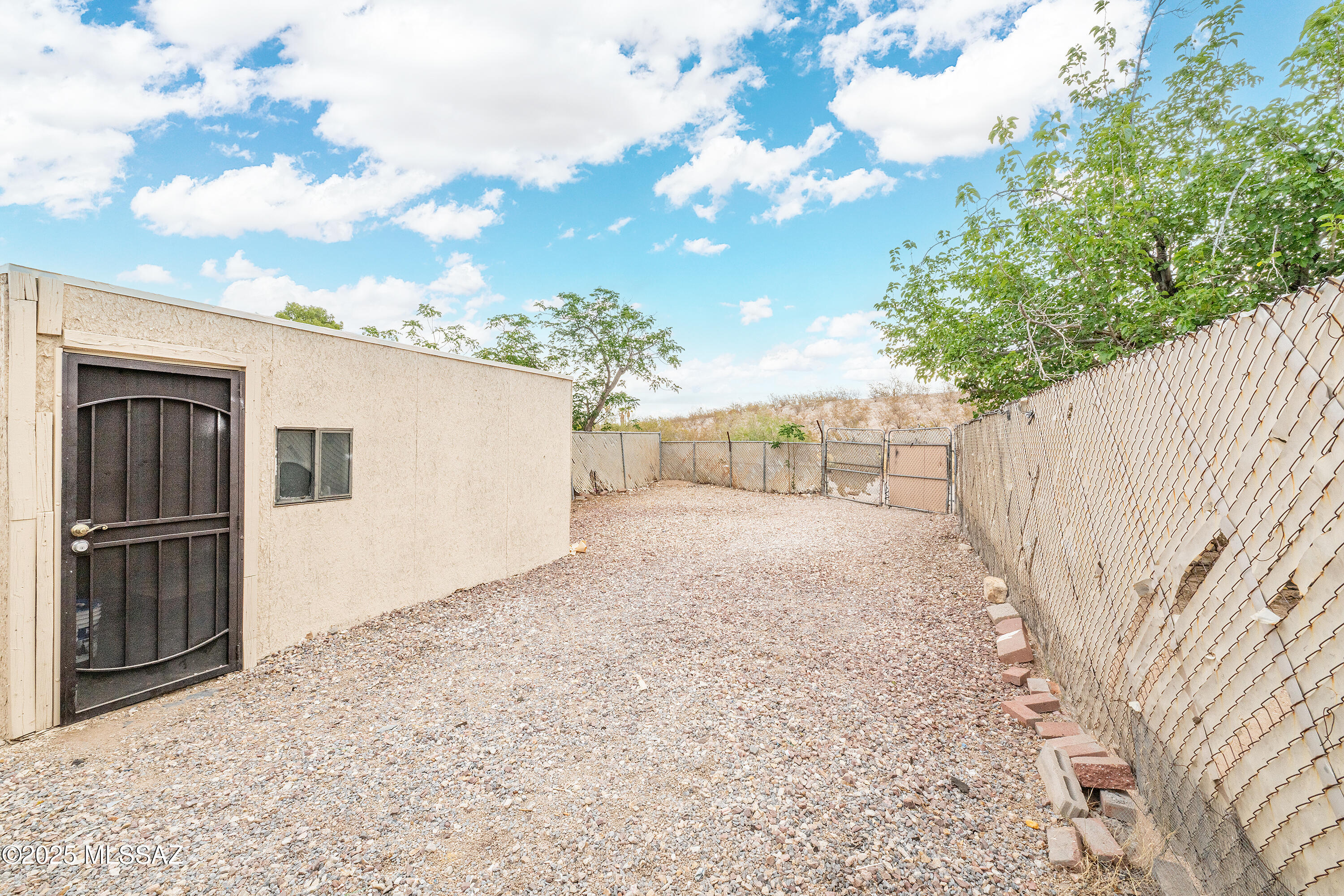 2338 E Parkside Drive