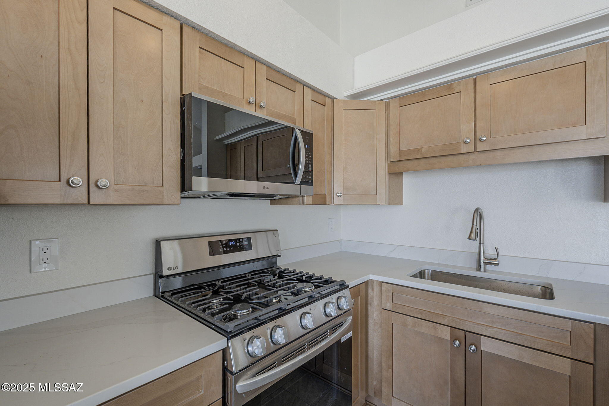 2762 W cattail Place