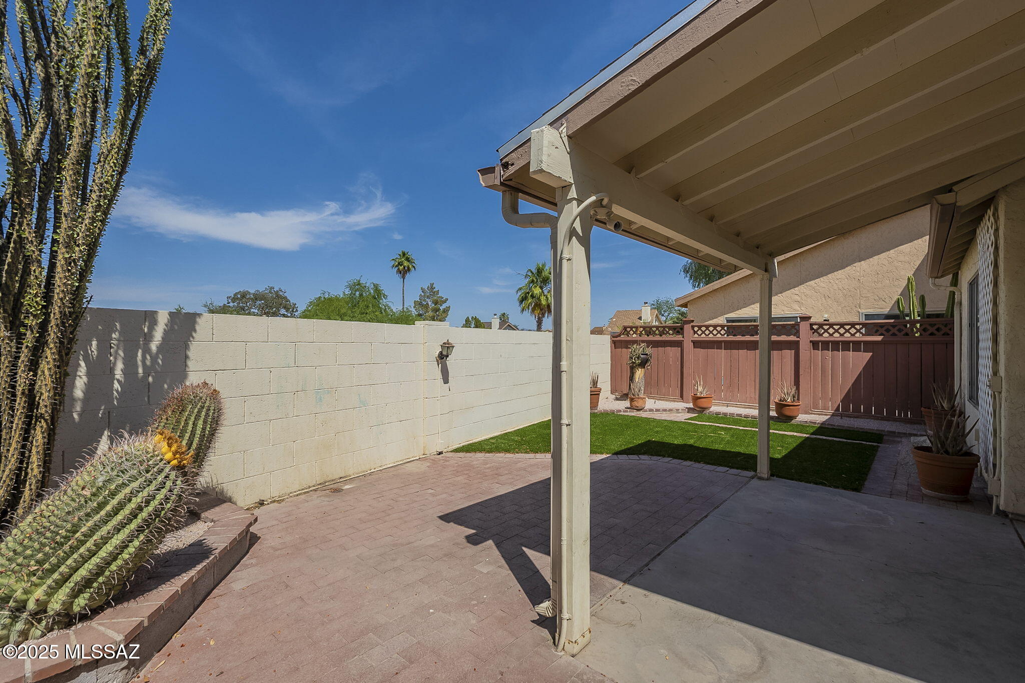 2762 W cattail Place