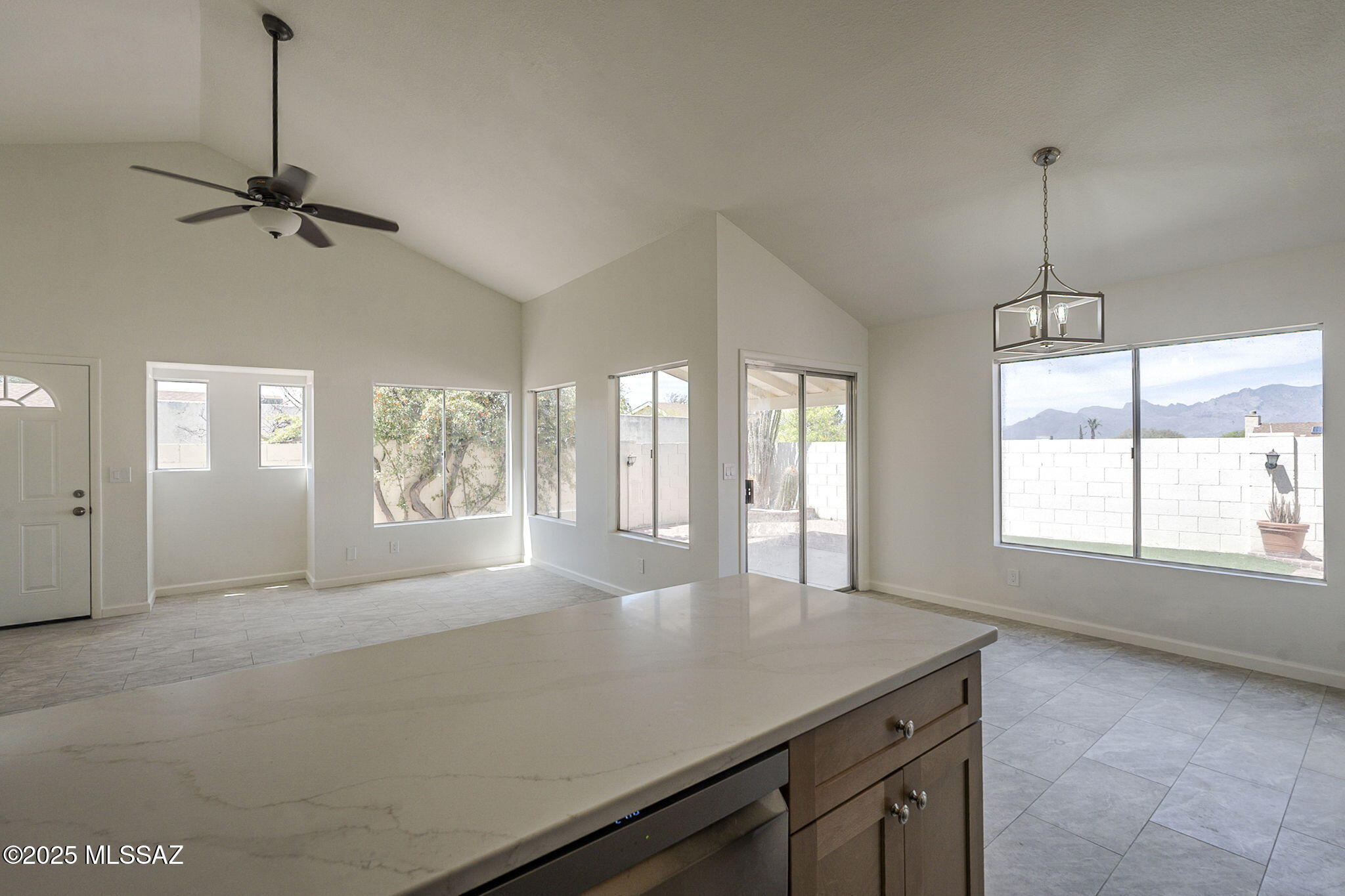 2762 W cattail Place