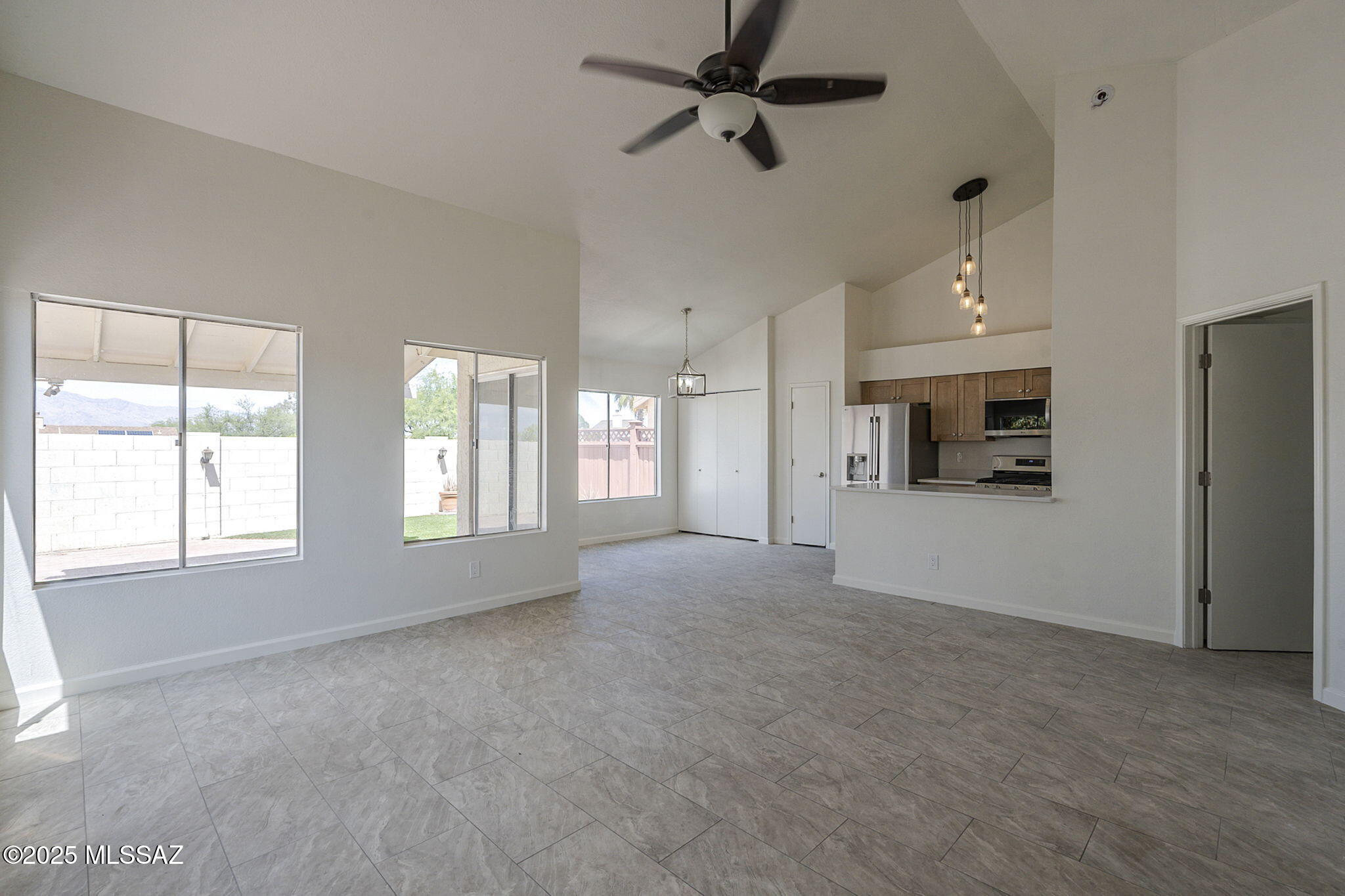 2762 W cattail Place