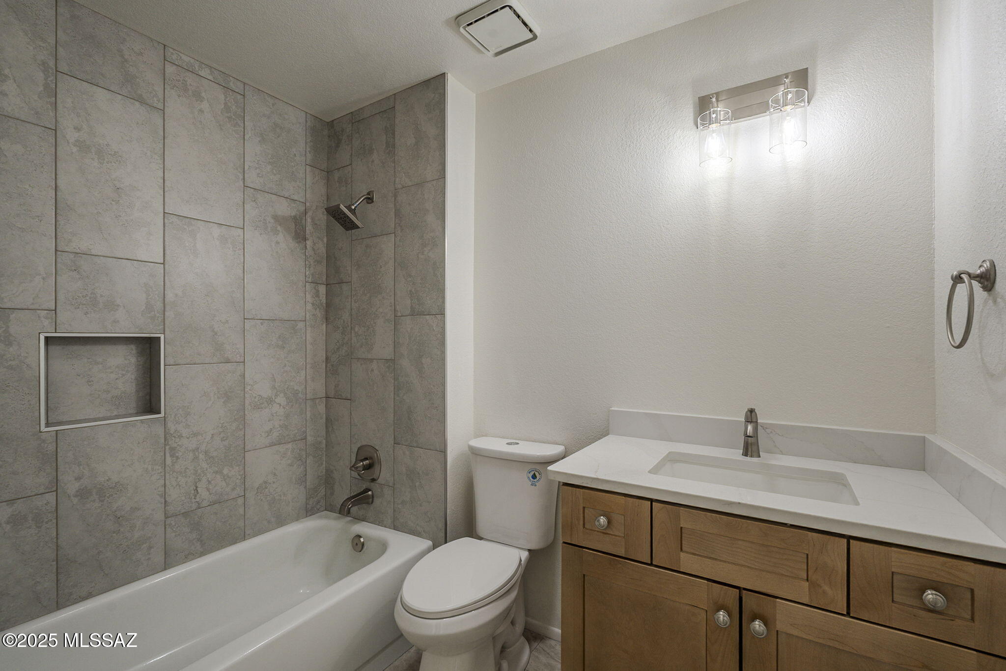 2762 W cattail Place