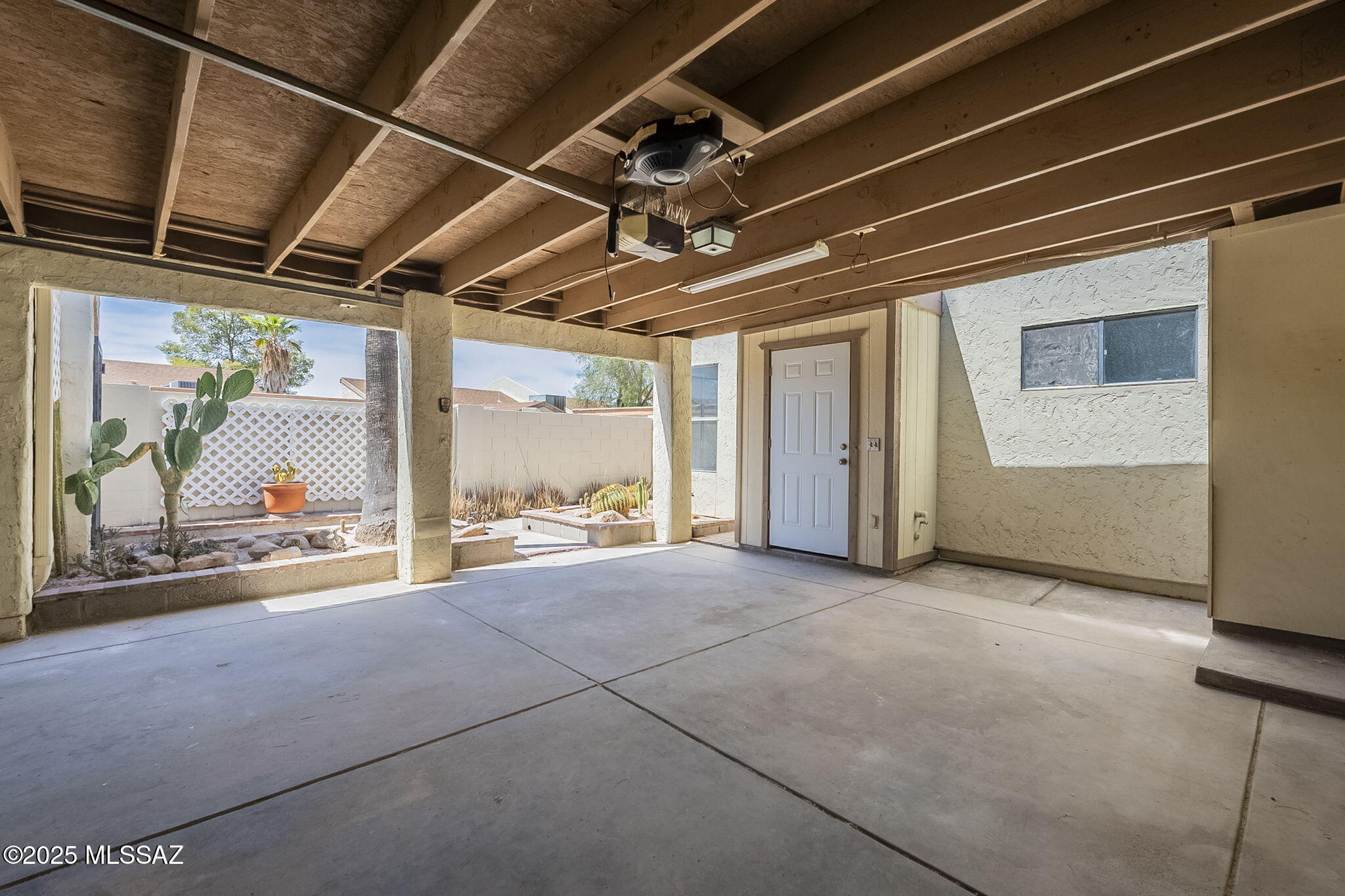 2762 W cattail Place