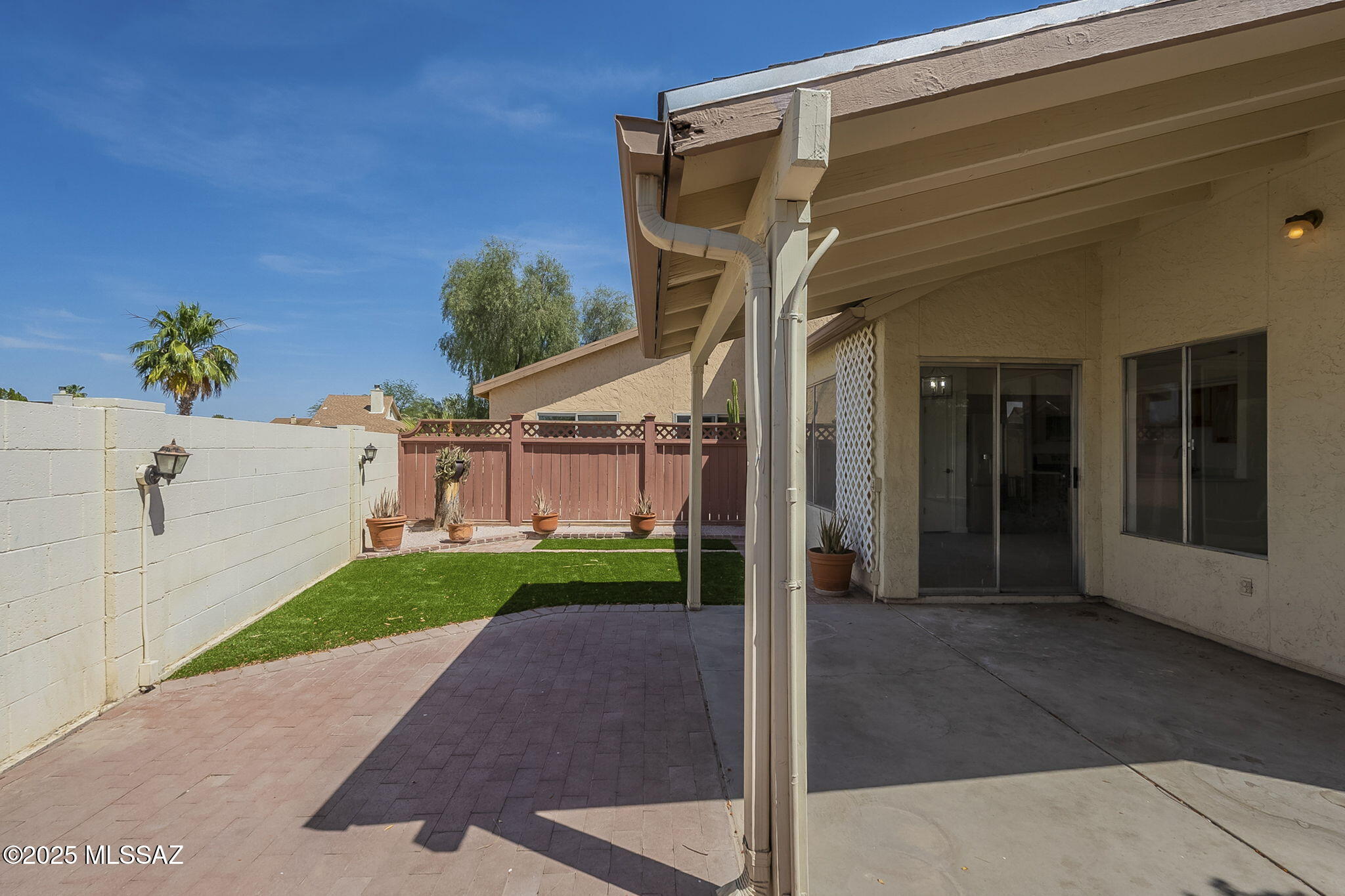 2762 W cattail Place