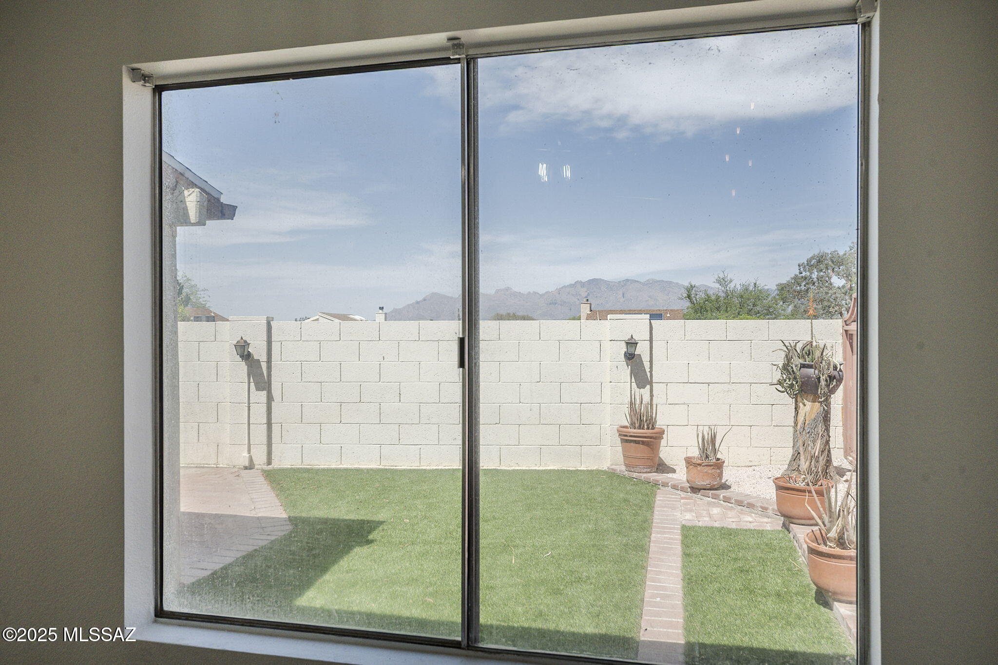 2762 W cattail Place