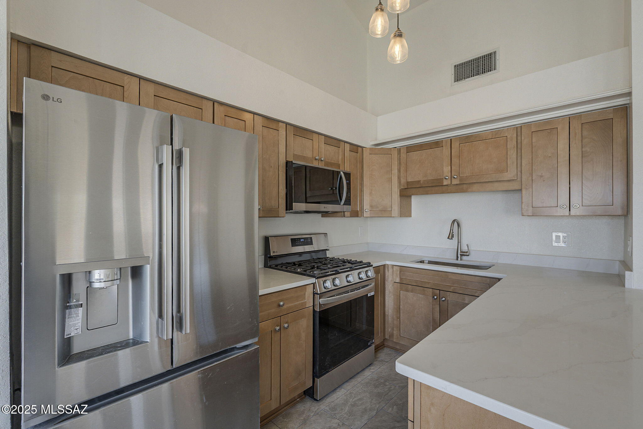 2762 W cattail Place