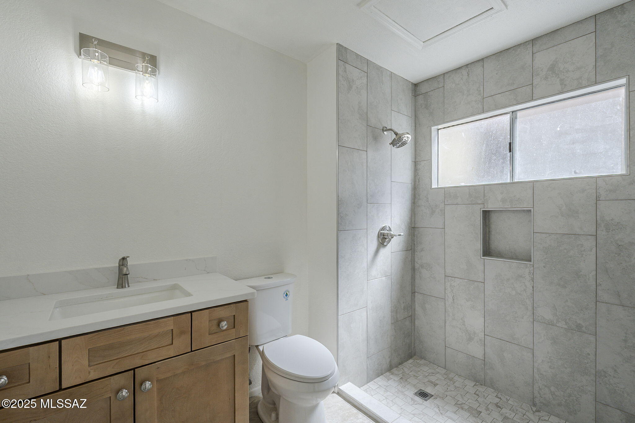 2762 W cattail Place