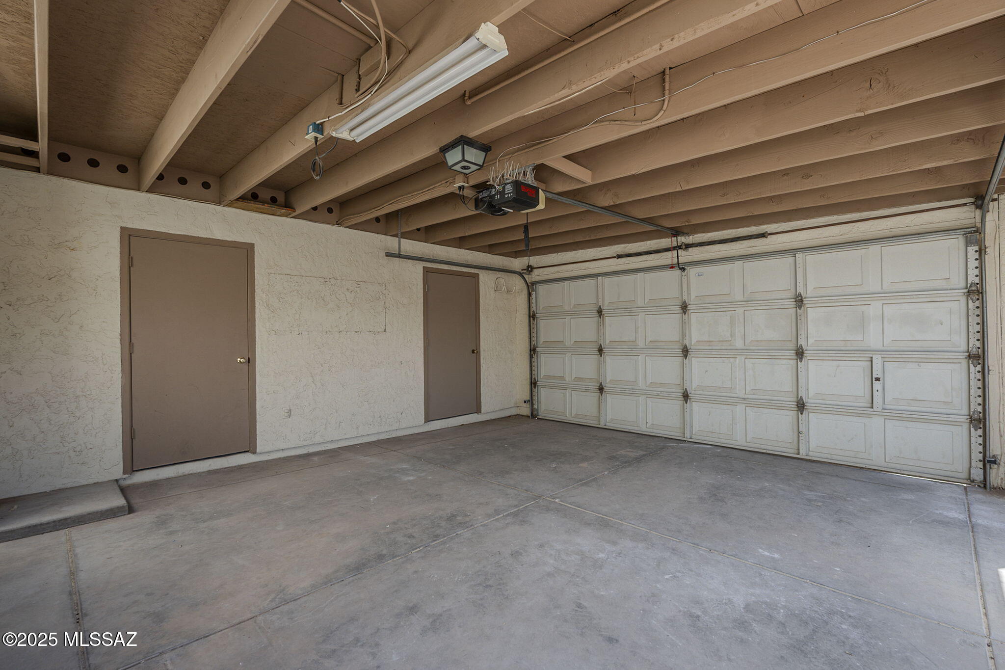 2762 W cattail Place