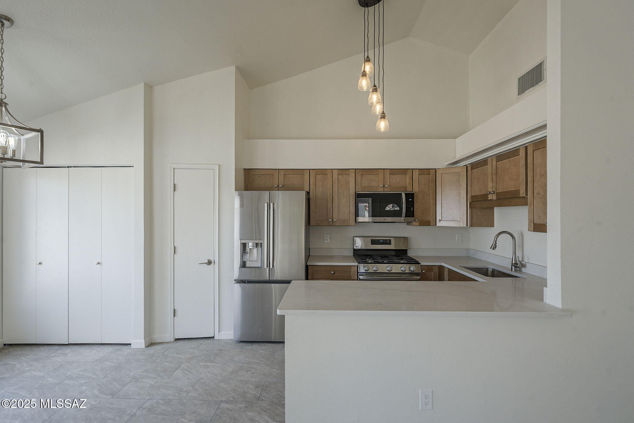 2762 W cattail Place