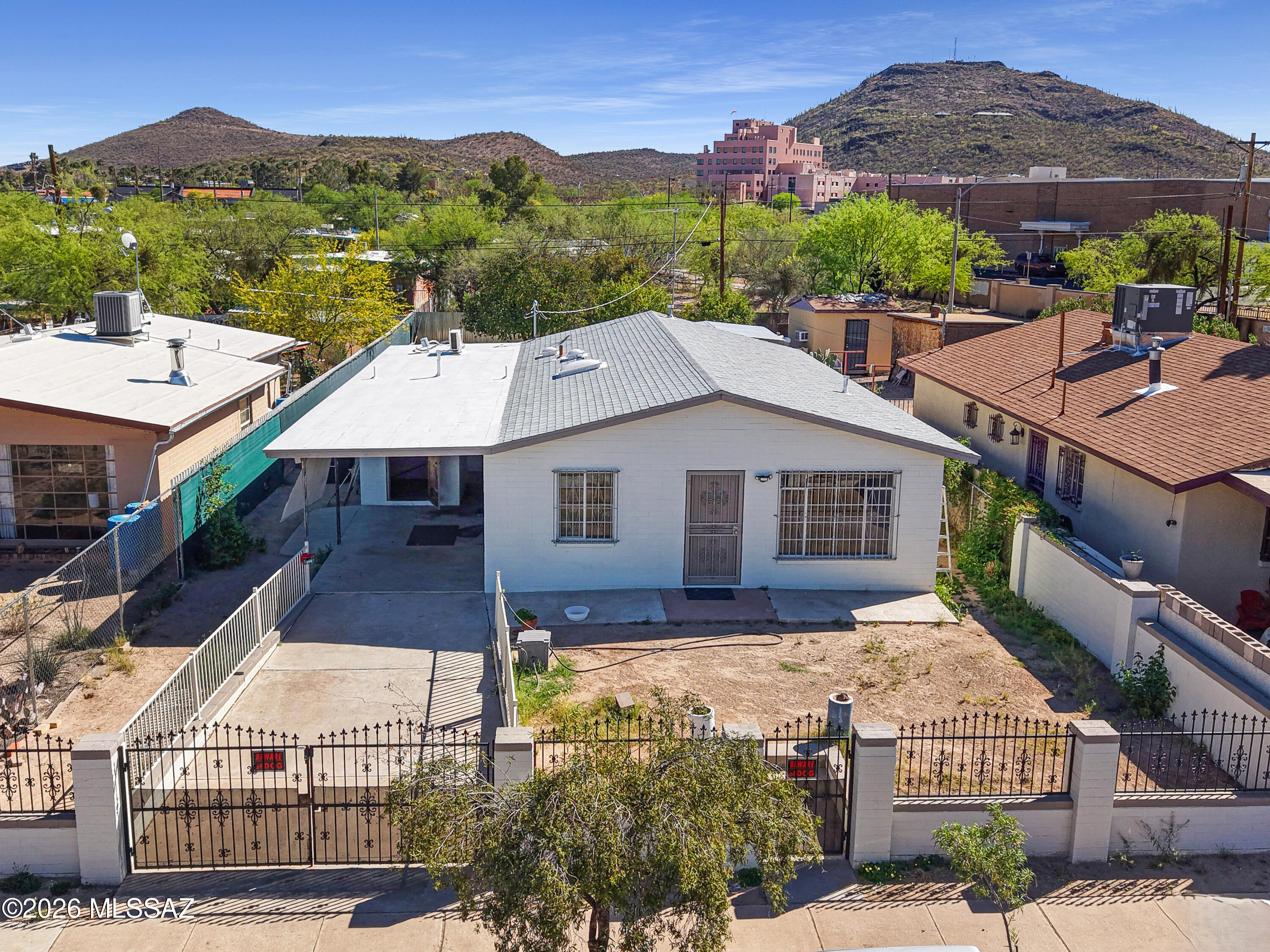 1527 W Niagara Street