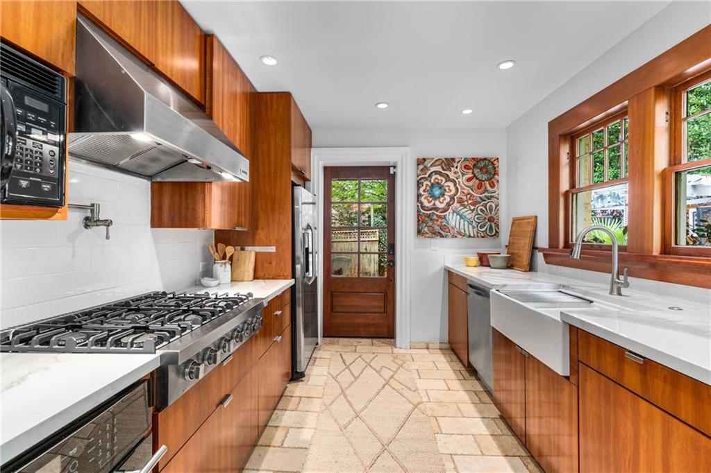 1064 Glenwood Avenue SE