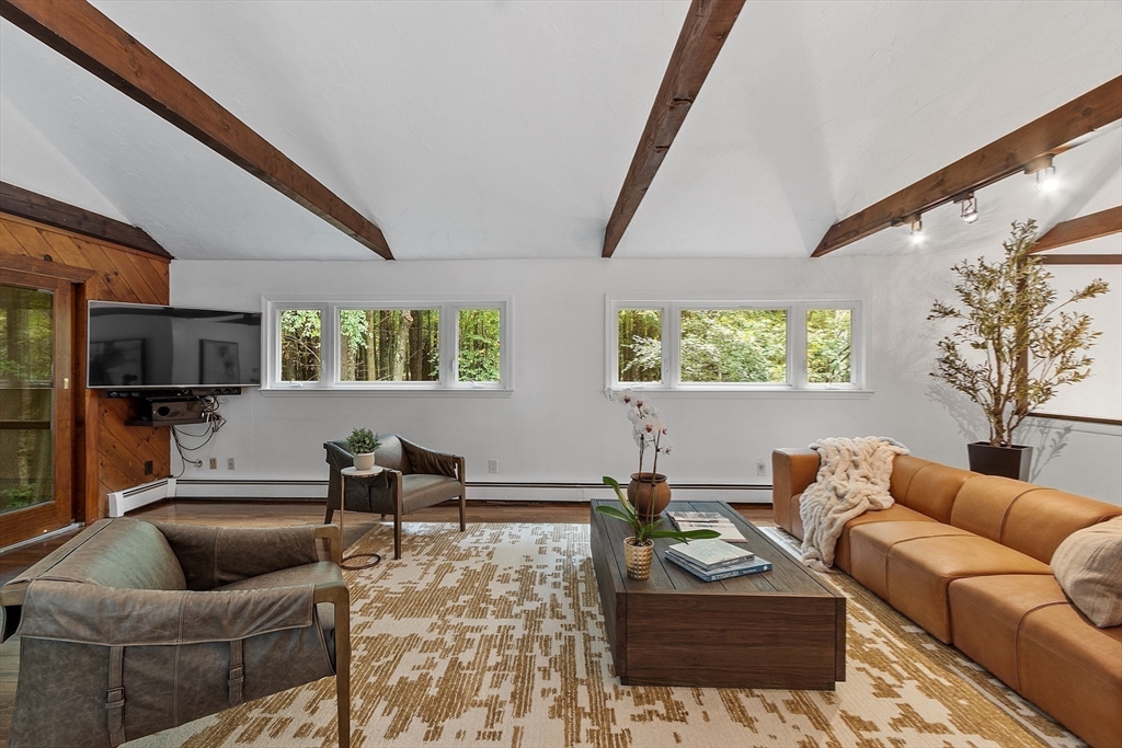 15 Abbot Ln
