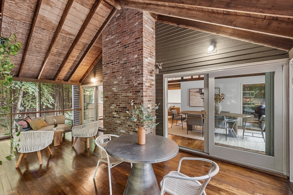 15 Abbot Ln
