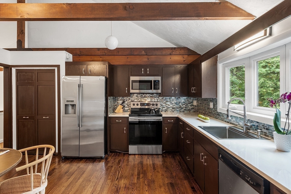 15 Abbot Ln