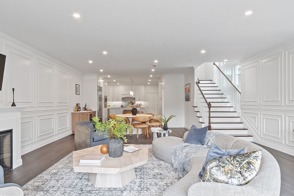 206 W Main St # 3