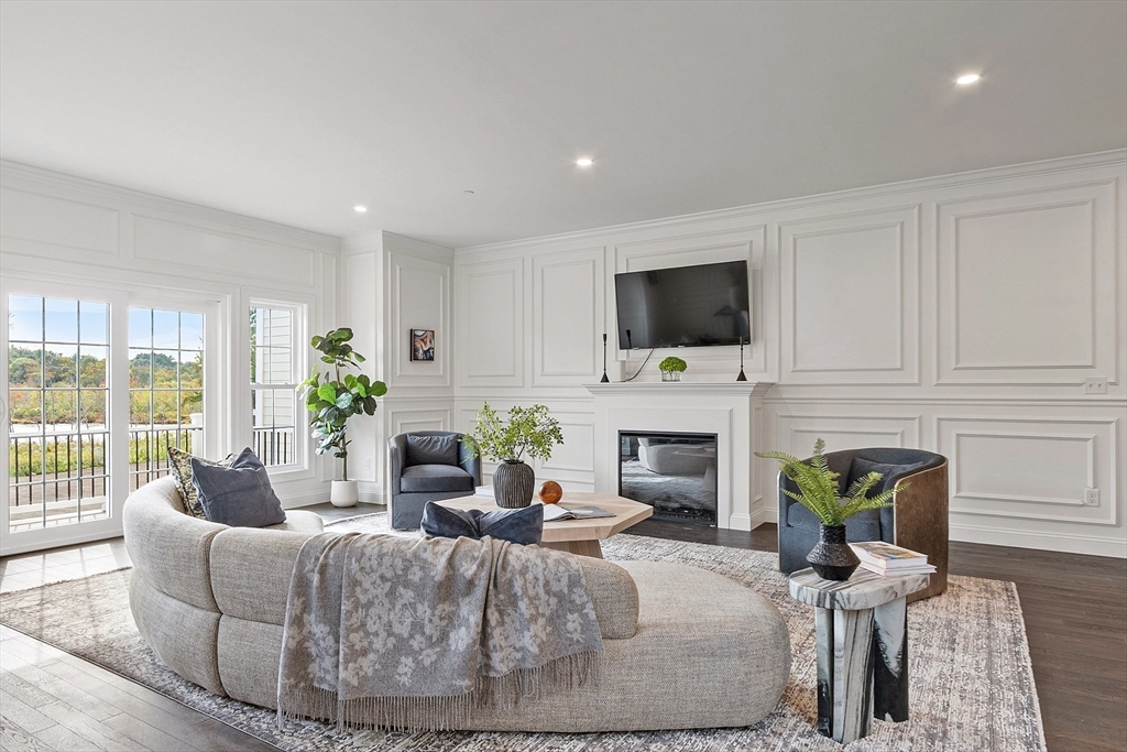 206 W Main St # 4