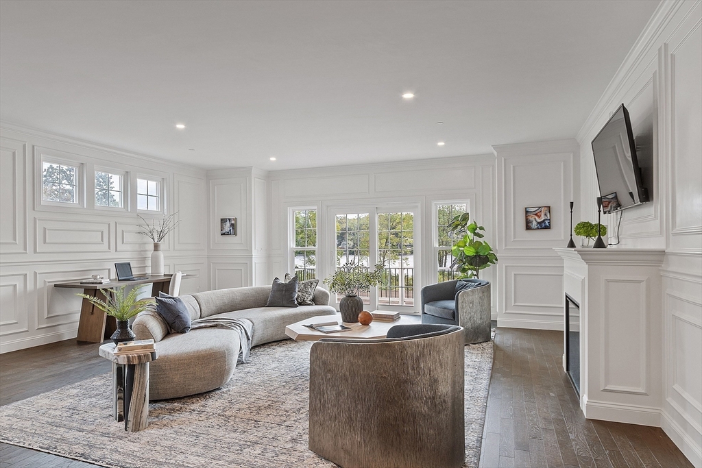 206 W Main St # 4