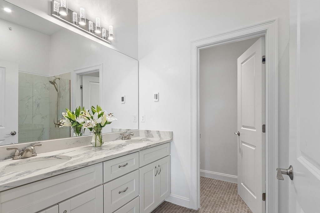 206 W Main St # 4