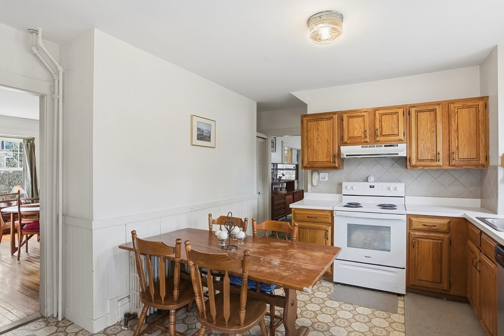 242 Lexington Rd