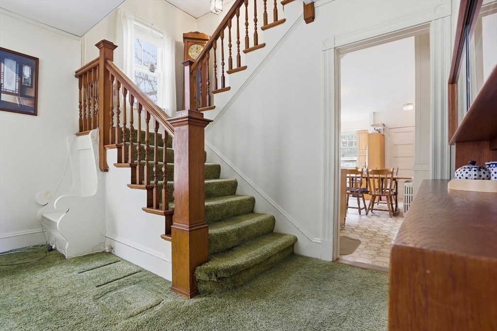 242 Lexington Rd