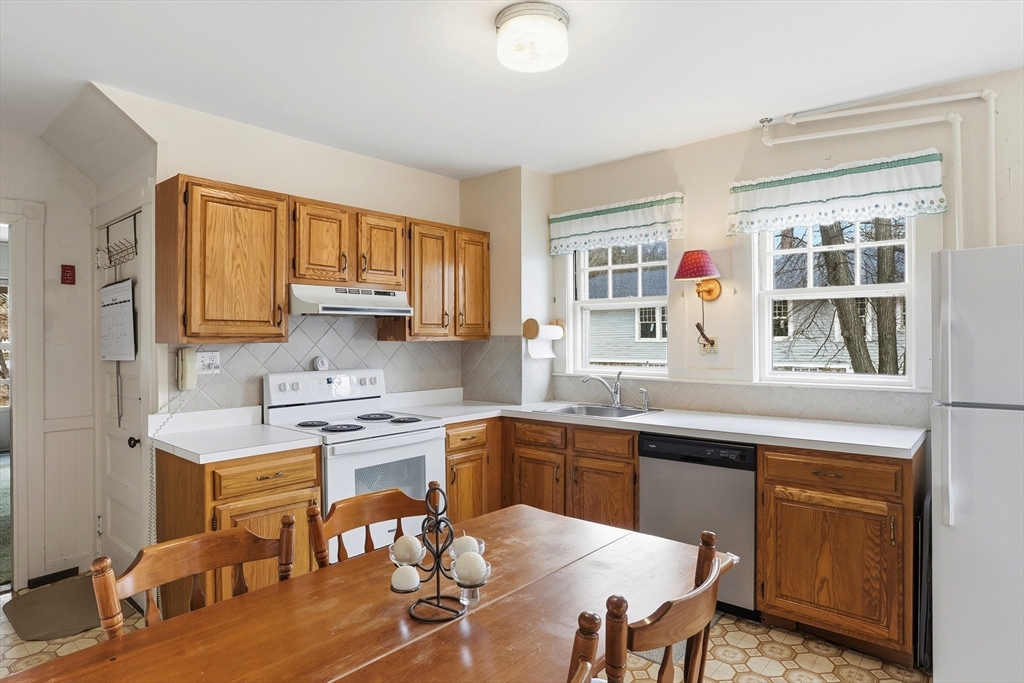242 Lexington Rd