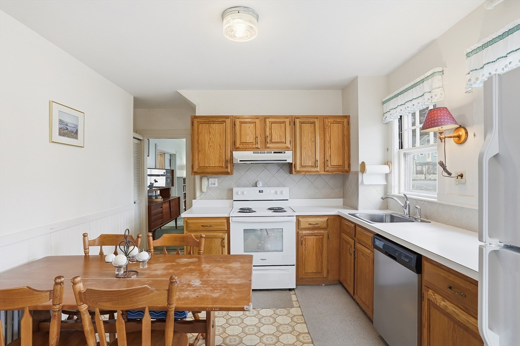 242 Lexington Rd
