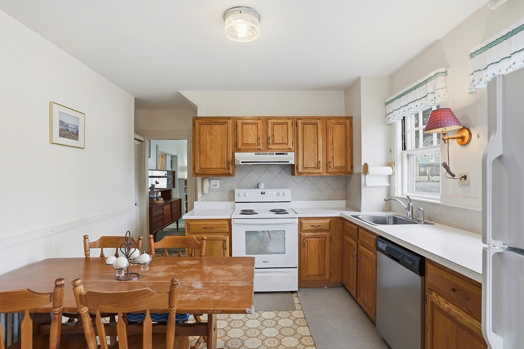242 Lexington Rd