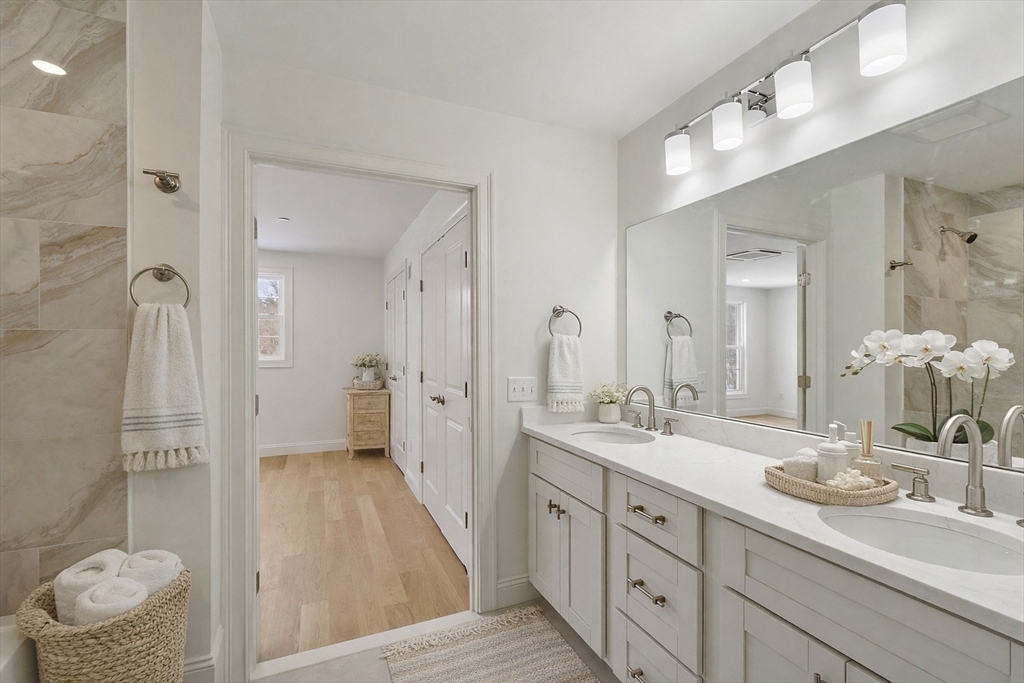 206 W Main St # 4